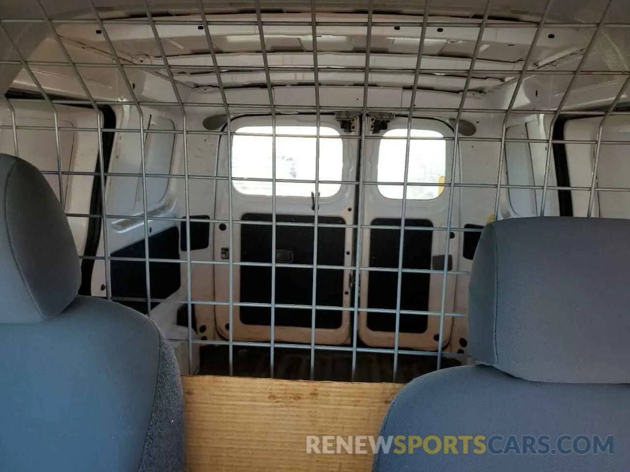 10 Photograph of a damaged car 3N6CM0KNXKK693422 NISSAN NV 2019