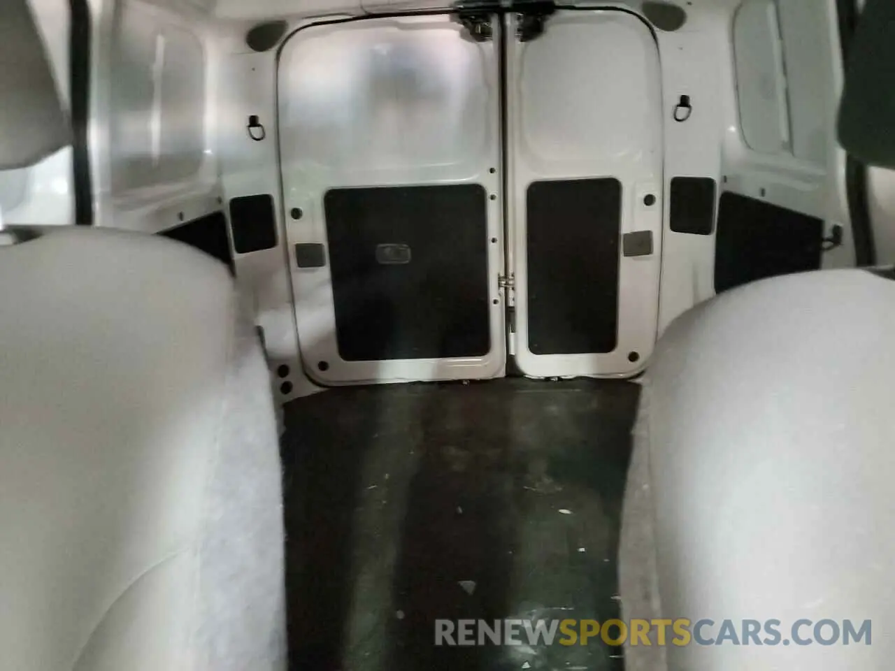 10 Photograph of a damaged car 3N6CM0KN0LK699408 NISSAN NV 2020