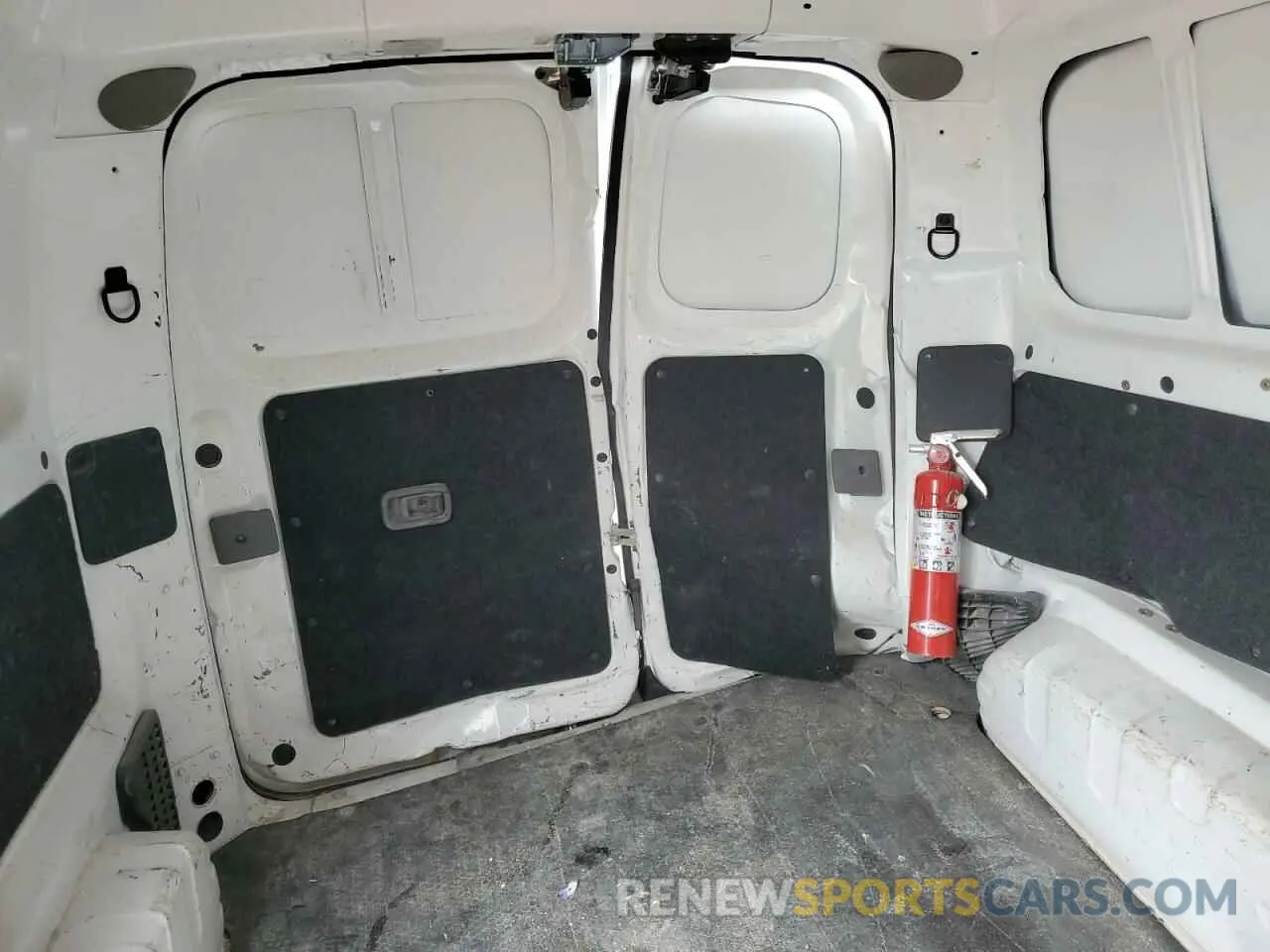 10 Photograph of a damaged car 3N6CM0KN7LK700635 NISSAN NV 2020