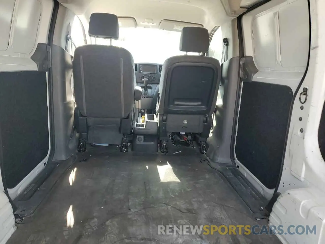 10 Photograph of a damaged car 3N6CM0KN8LK692075 NISSAN NV 2020