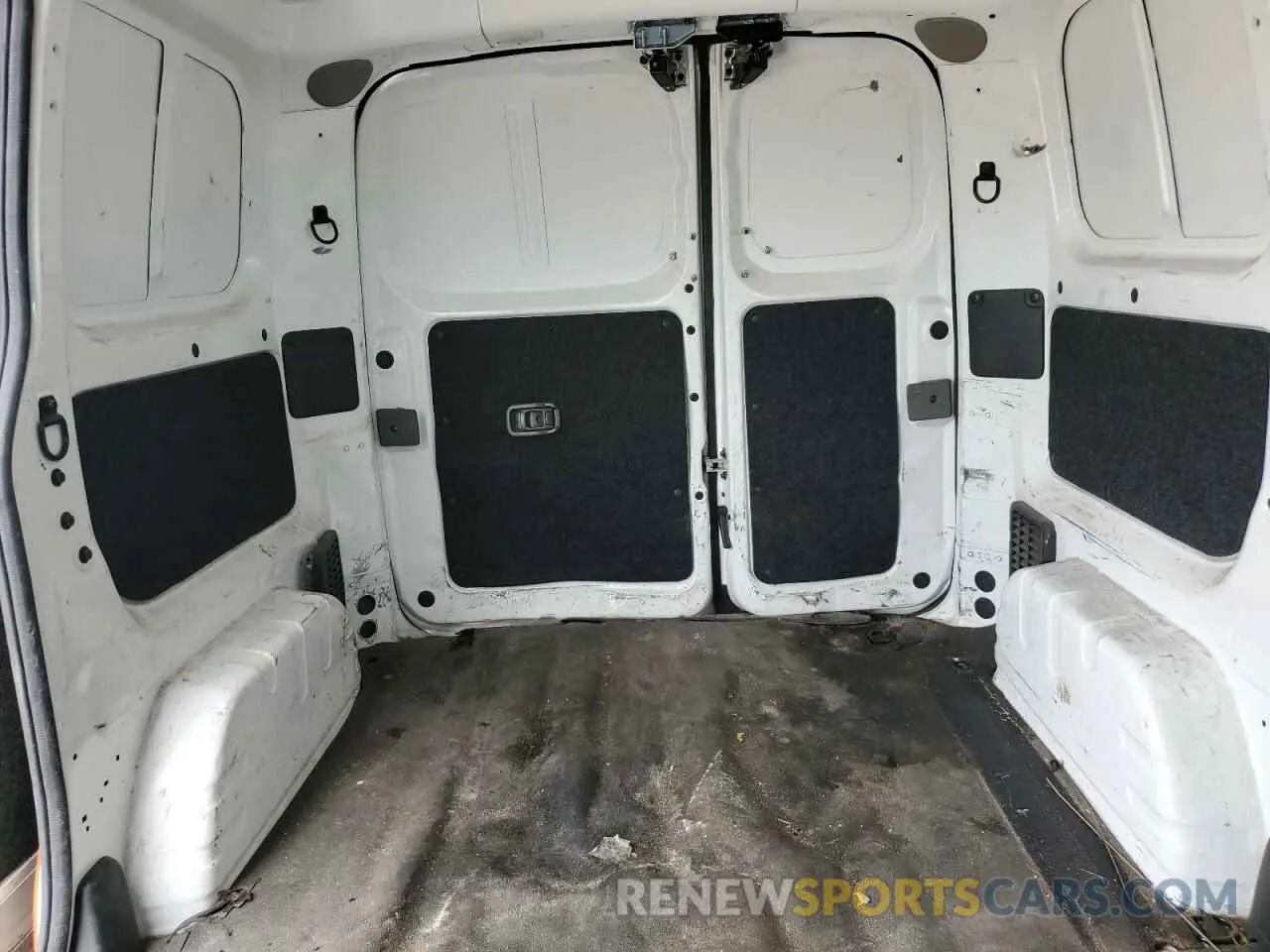 10 Photograph of a damaged car 3N6CM0KN8LK707089 NISSAN NV 2020