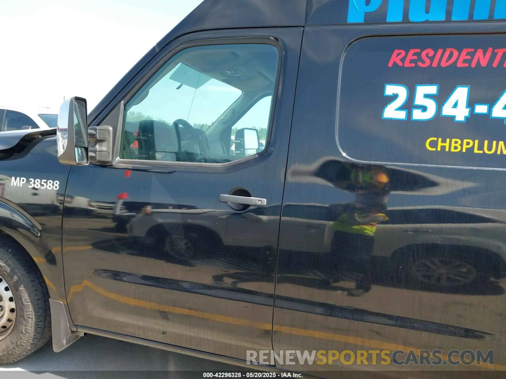 15 Photograph of a damaged car 1N6AF0LY0KN800465 NISSAN NV CARGO 2019