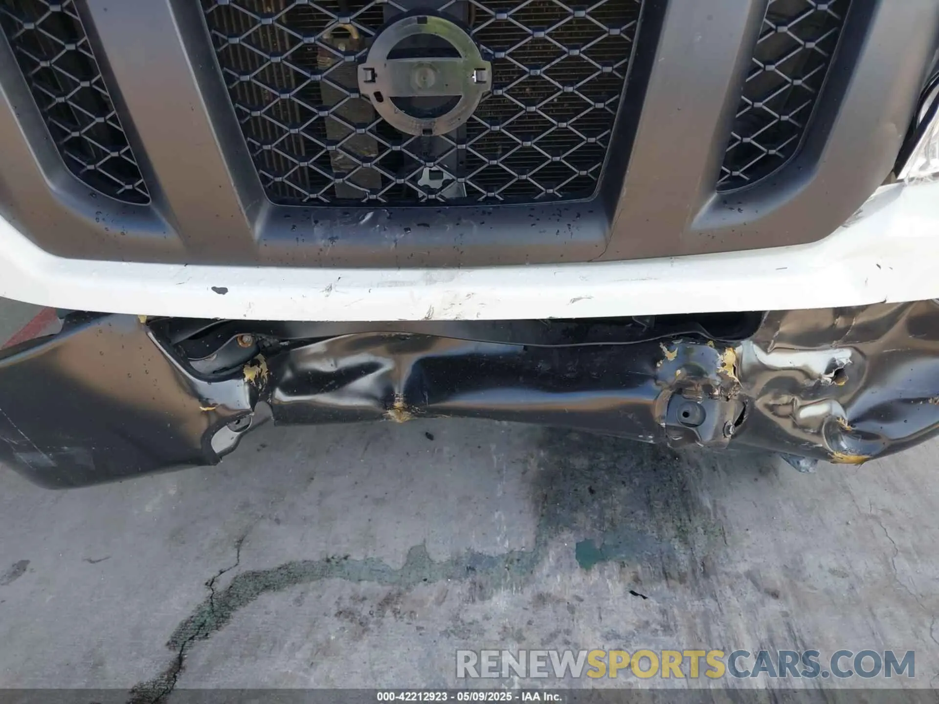 6 Photograph of a damaged car 1N6BF0KM6KN807312 NISSAN NV CARGO NV1500 2019