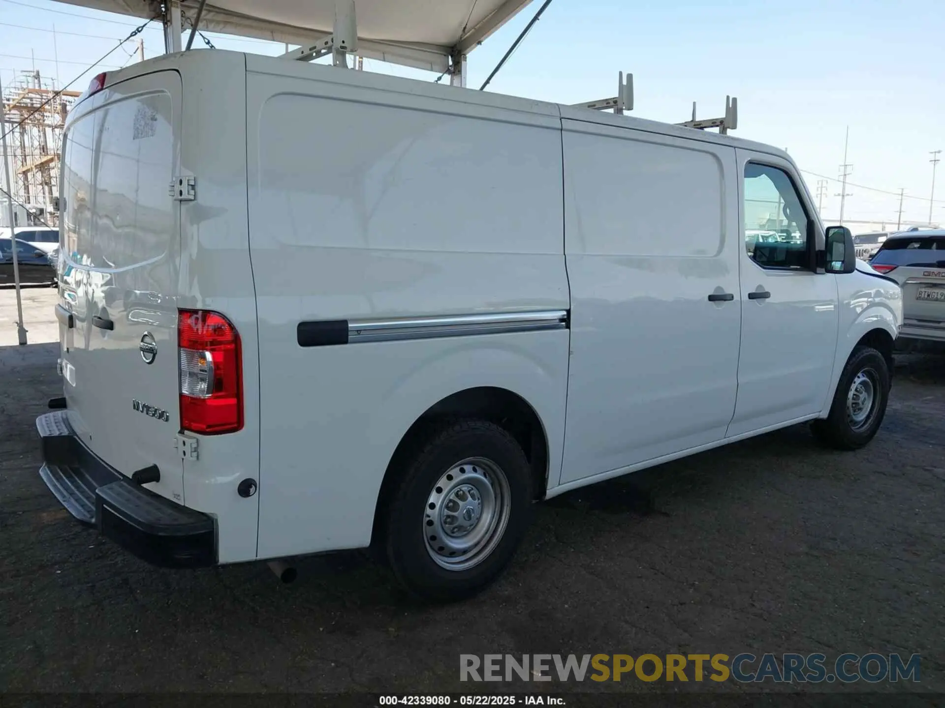 4 Photograph of a damaged car 1N6BF0KM6LN800250 NISSAN NV CARGO NV1500 2020
