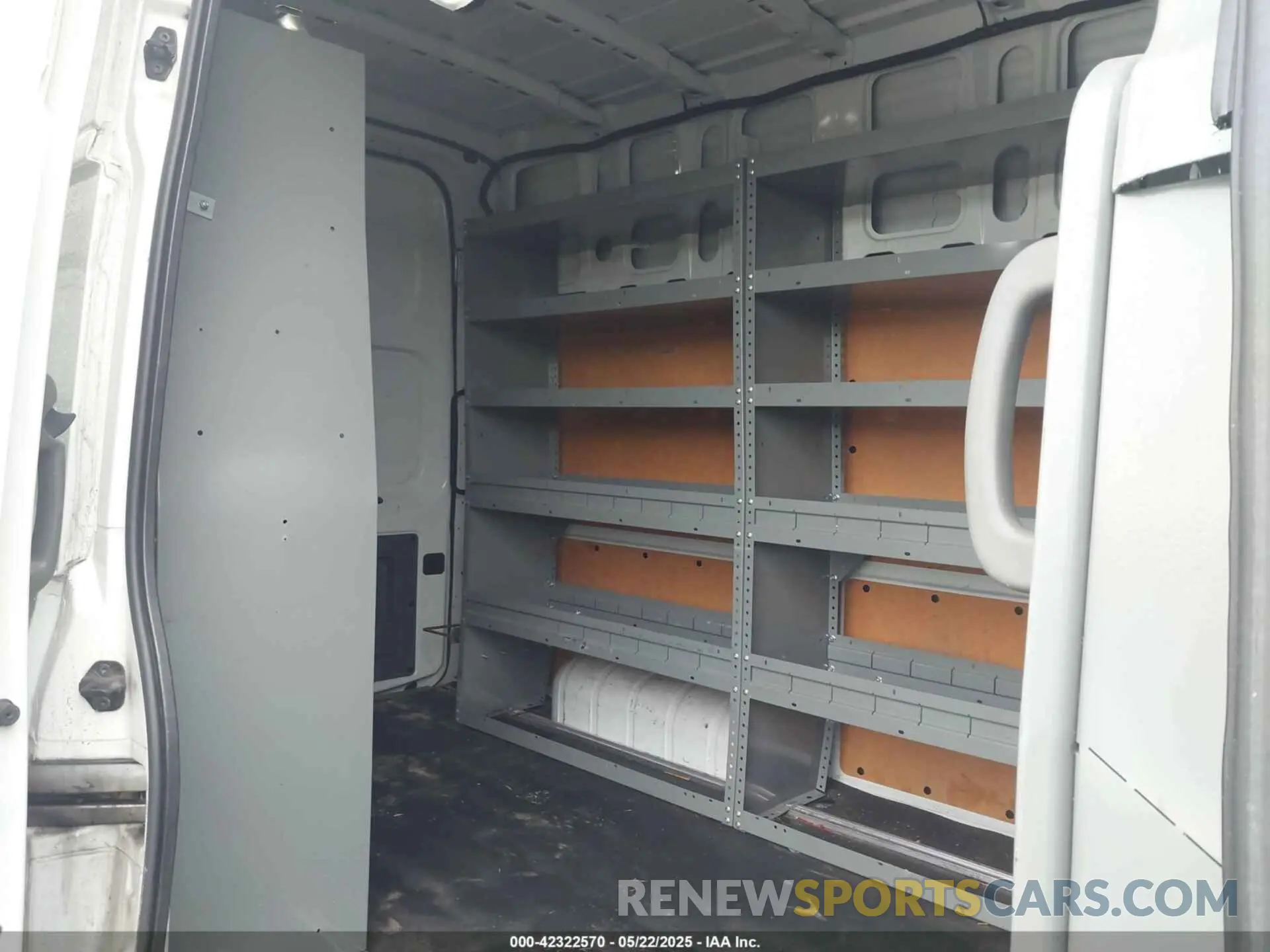 8 Photograph of a damaged car 1N6BF0LY6KN810650 NISSAN NV CARGO NV2500 HD 2019