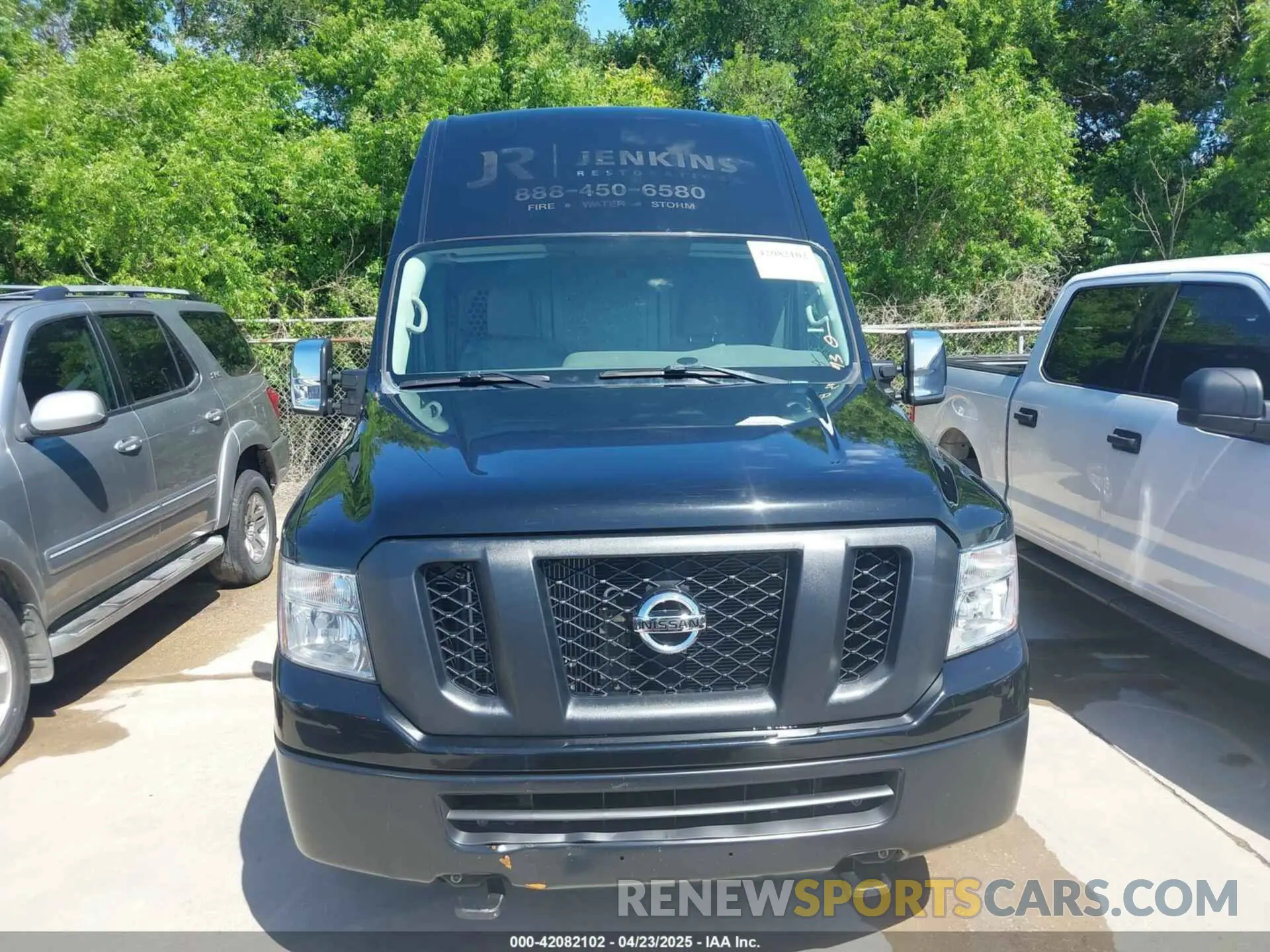 12 Photograph of a damaged car 1N6AF0LYXLN801589 NISSAN NV CARGO NV2500 HD 2020