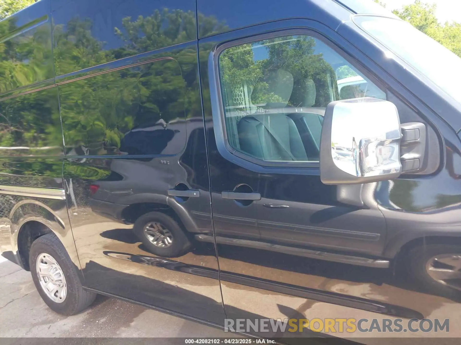 13 Photograph of a damaged car 1N6AF0LYXLN801589 NISSAN NV CARGO NV2500 HD 2020