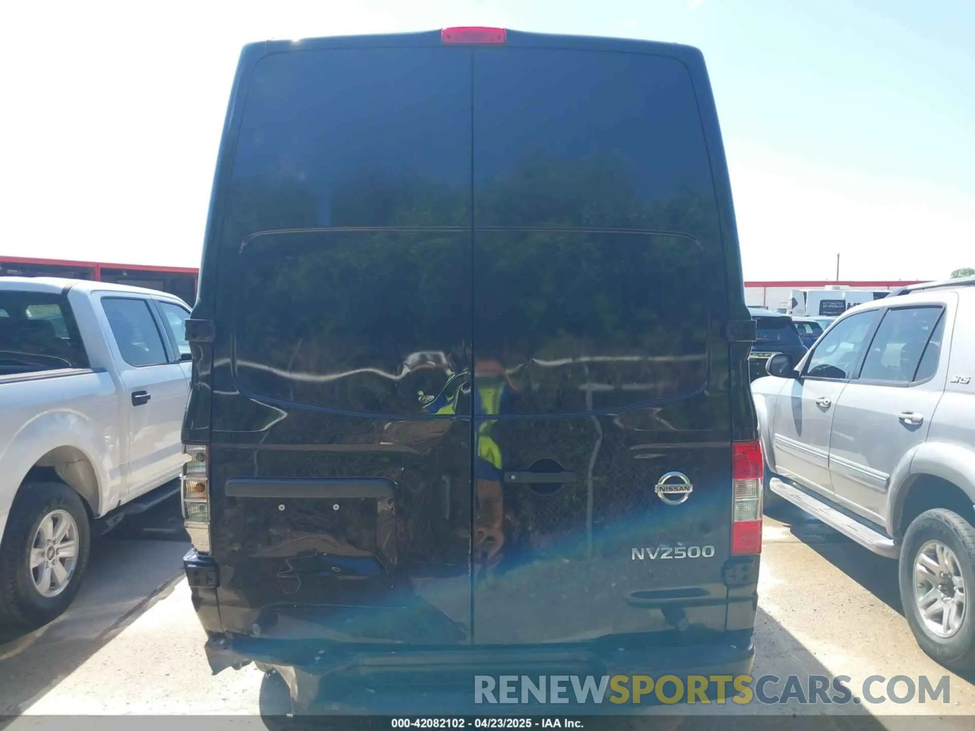 16 Photograph of a damaged car 1N6AF0LYXLN801589 NISSAN NV CARGO NV2500 HD 2020