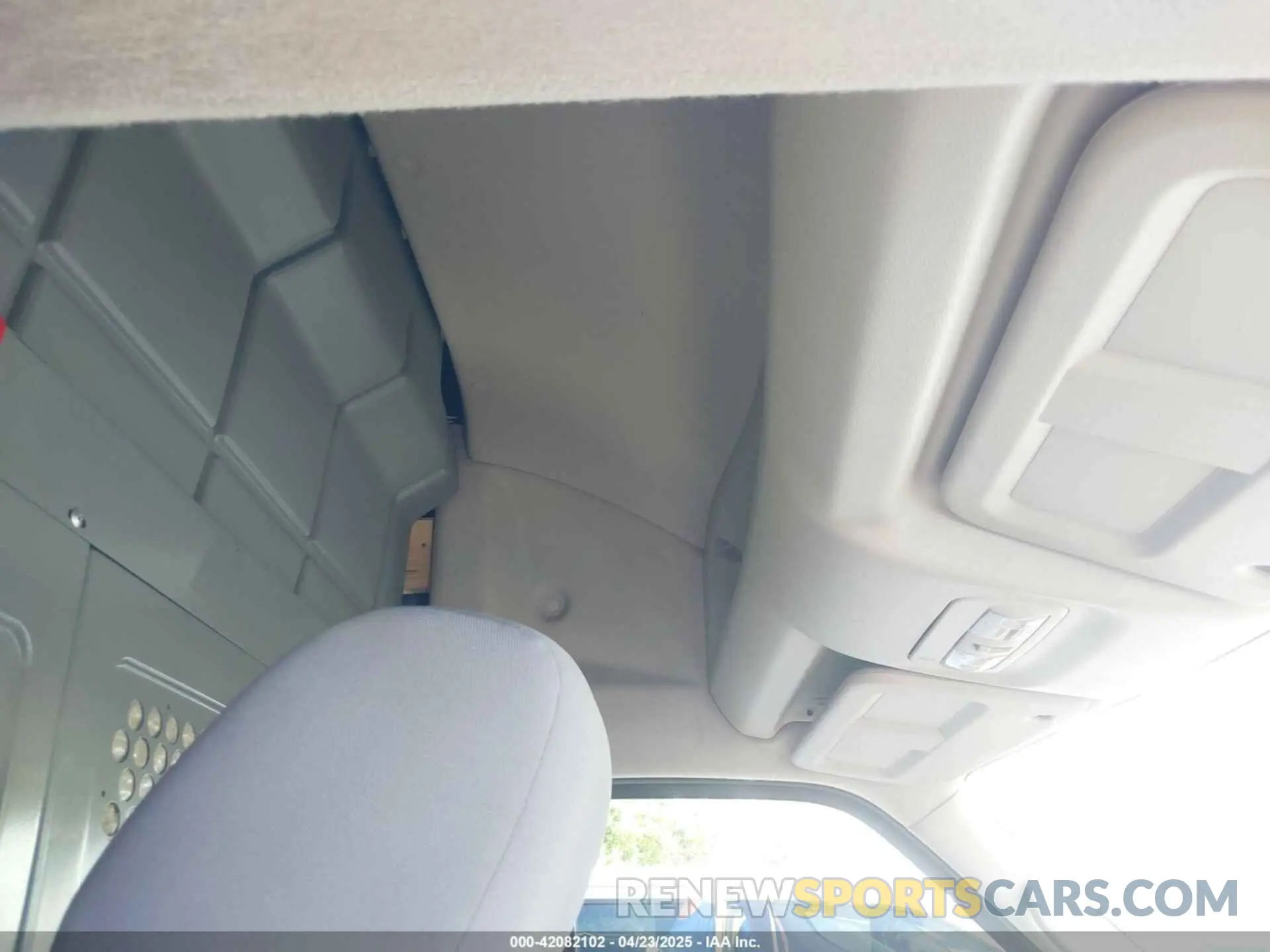 17 Photograph of a damaged car 1N6AF0LYXLN801589 NISSAN NV CARGO NV2500 HD 2020
