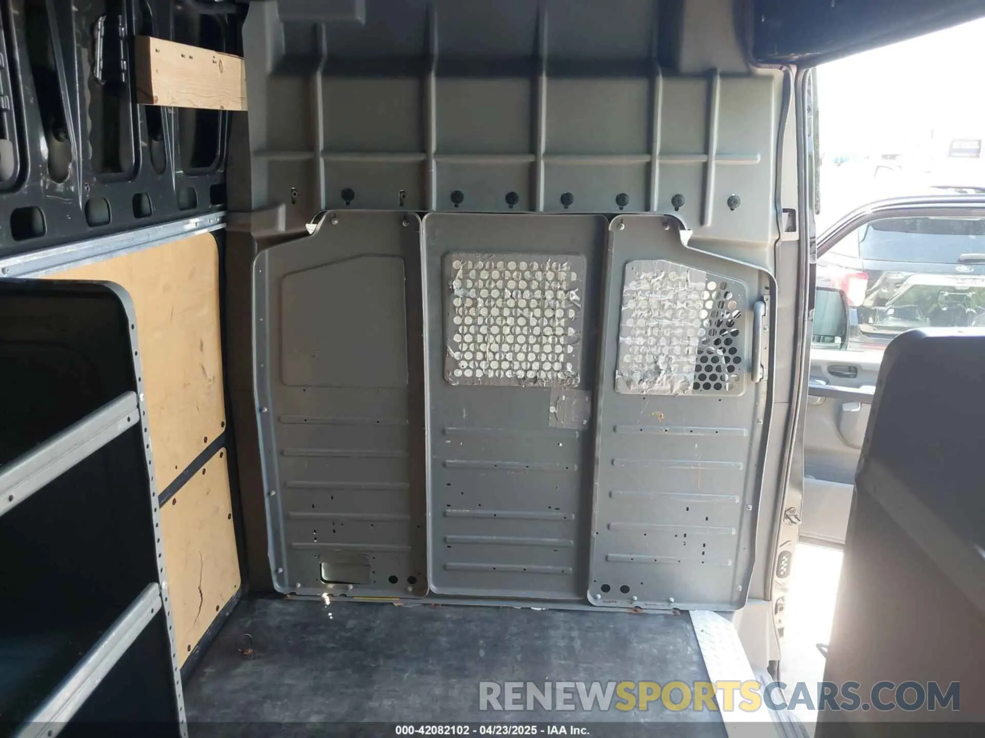 20 Photograph of a damaged car 1N6AF0LYXLN801589 NISSAN NV CARGO NV2500 HD 2020