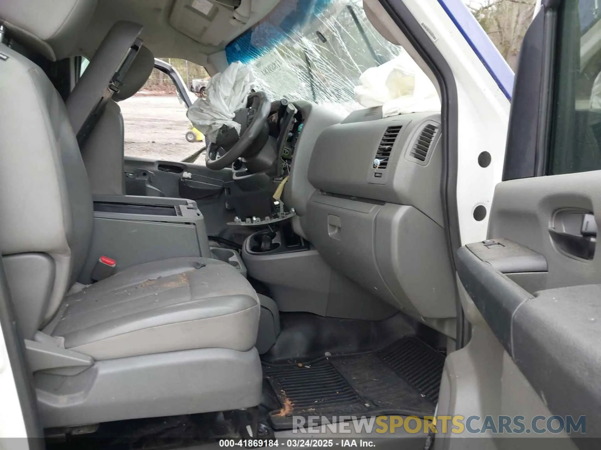 5 Photograph of a damaged car 1N6BF0KY8LN802178 NISSAN NV CARGO NV2500 HD 2020