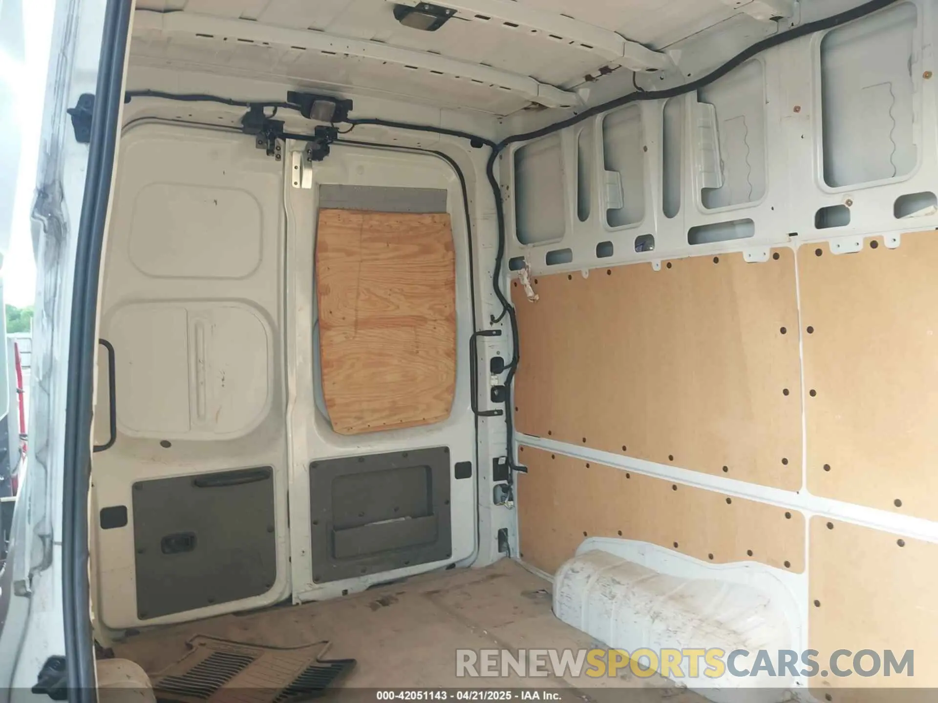 12 Photograph of a damaged car 1N6BF0LY5LN810818 NISSAN NV CARGO NV2500 HD 2020