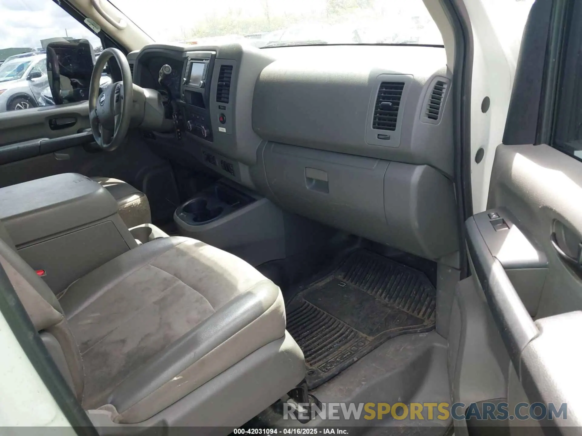 5 Photograph of a damaged car 1N6AF0LY2MN800907 NISSAN NV CARGO NV2500 HD 2021