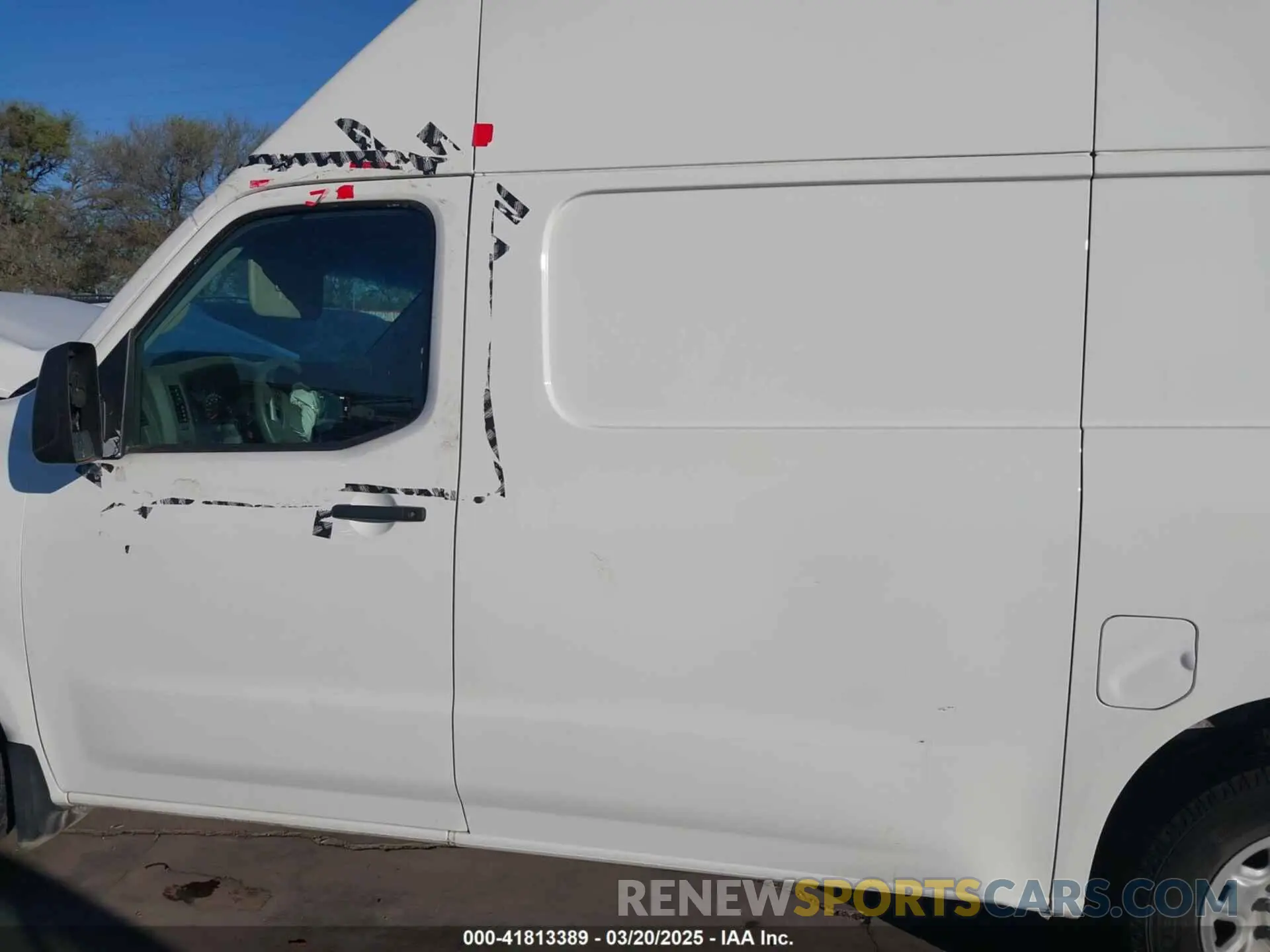 14 Photograph of a damaged car 1N6BF0LY0MN805348 NISSAN NV CARGO NV2500 HD 2021