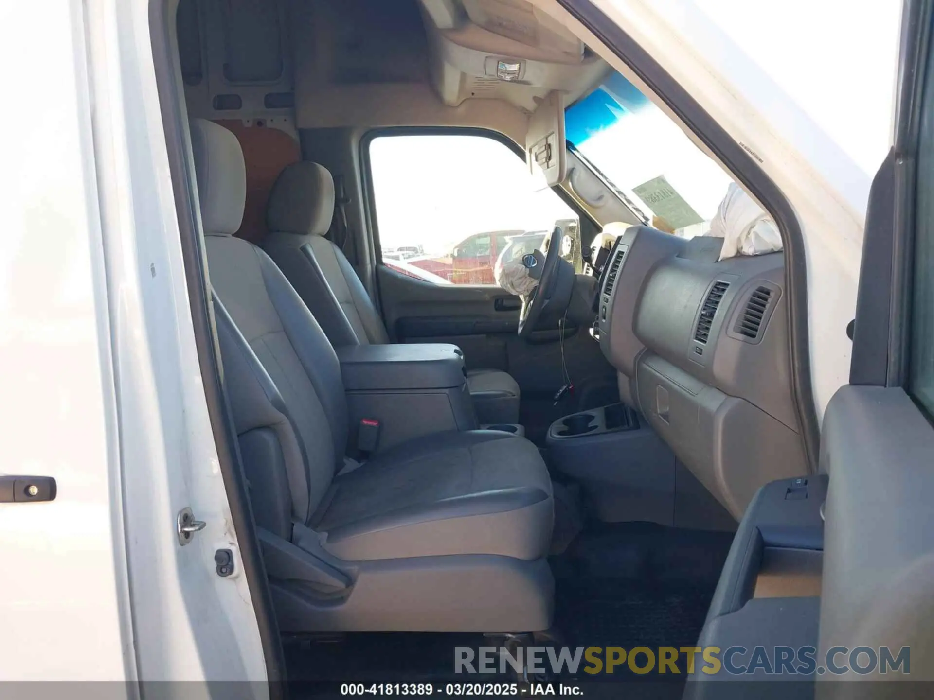 5 Photograph of a damaged car 1N6BF0LY0MN805348 NISSAN NV CARGO NV2500 HD 2021