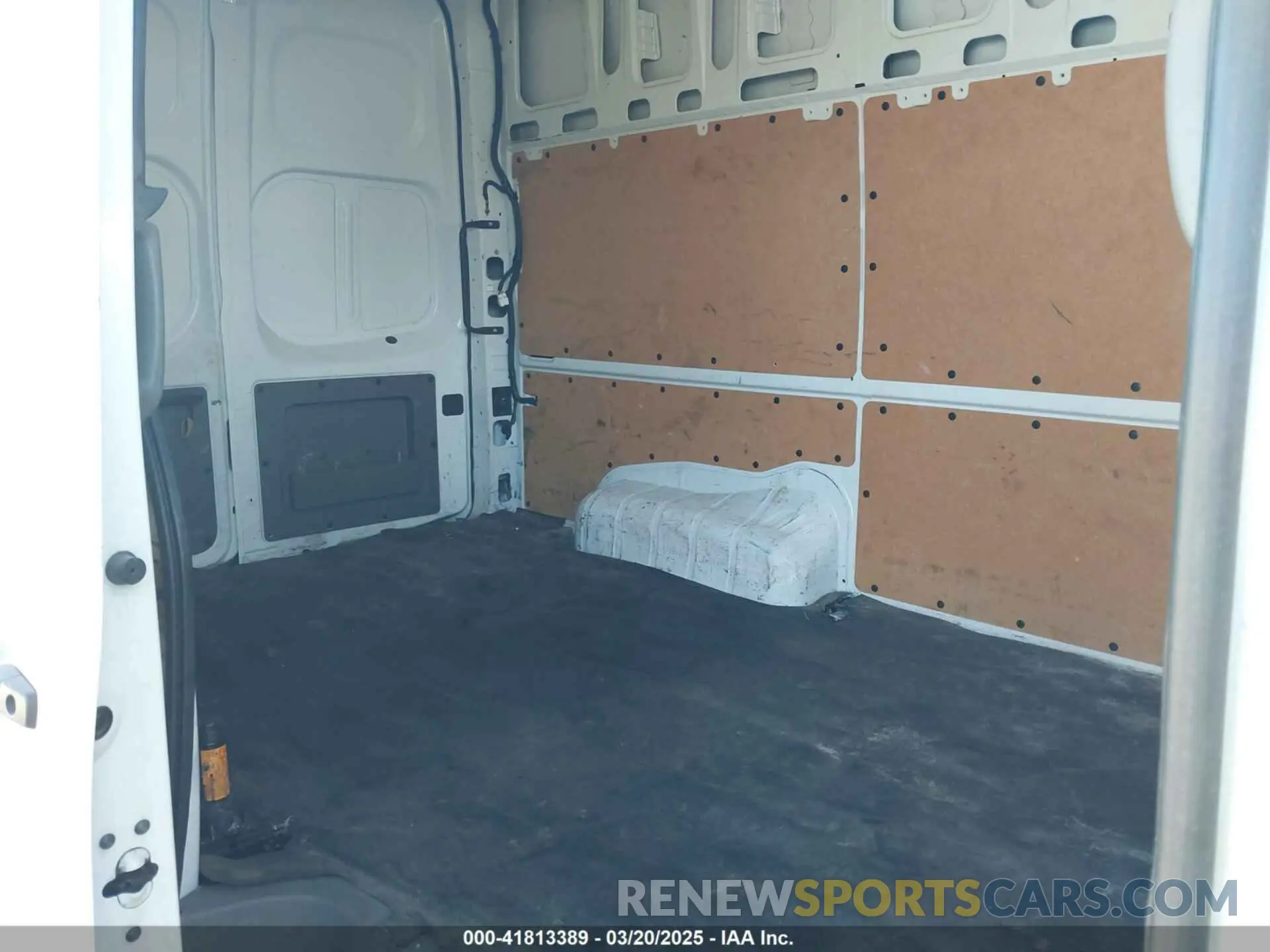 8 Photograph of a damaged car 1N6BF0LY0MN805348 NISSAN NV CARGO NV2500 HD 2021