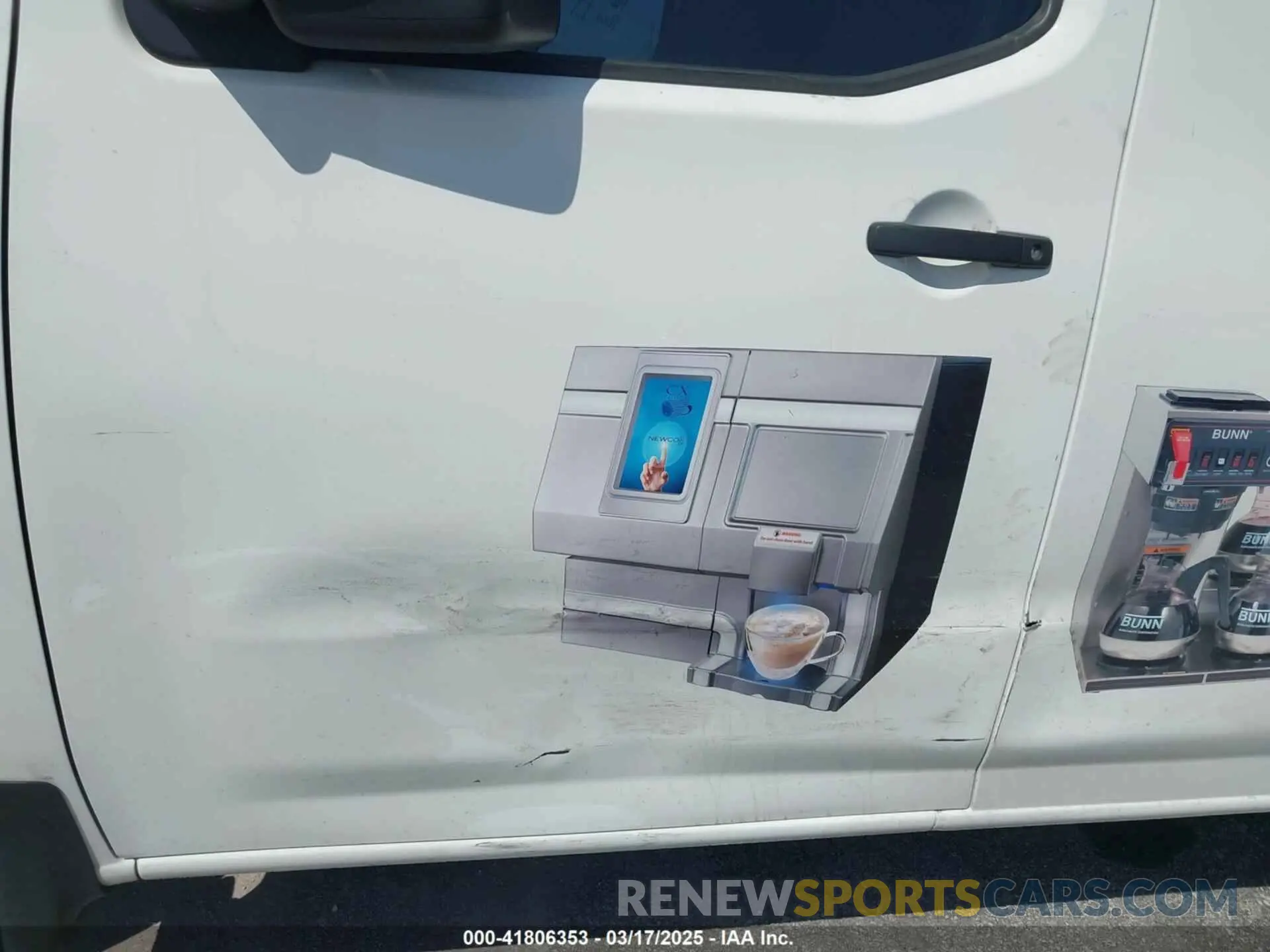17 Photograph of a damaged car 1N6BF0LY1MN804323 NISSAN NV CARGO NV2500 HD 2021
