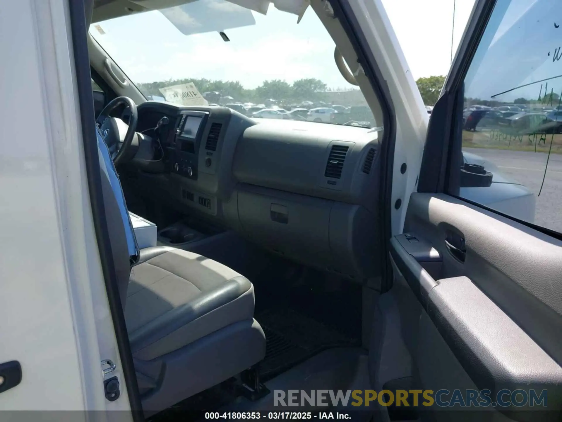 5 Photograph of a damaged car 1N6BF0LY1MN804323 NISSAN NV CARGO NV2500 HD 2021