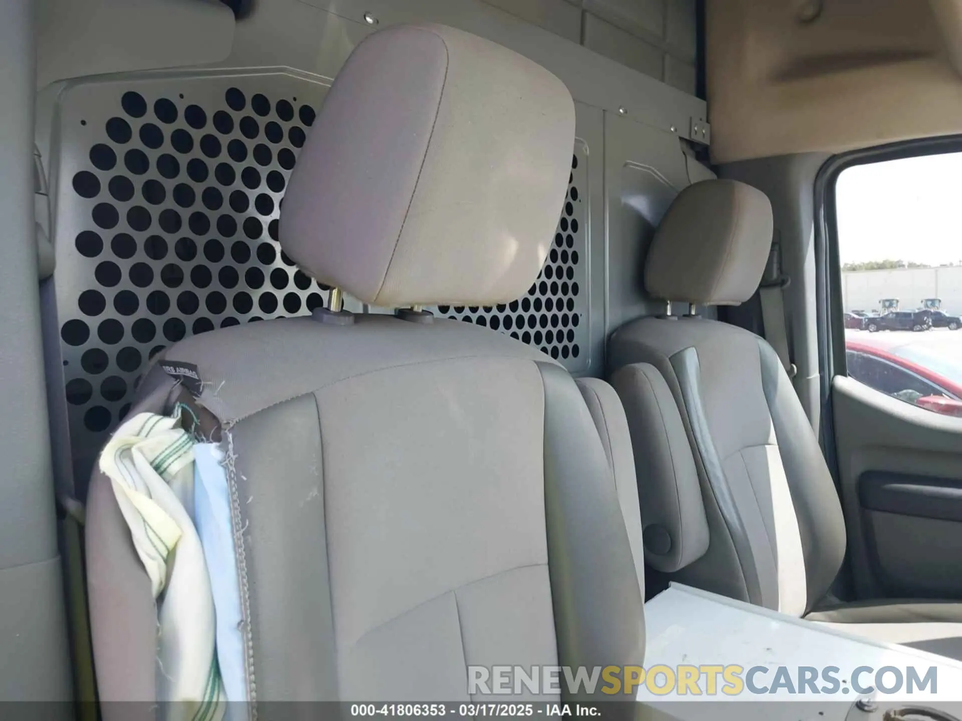 8 Photograph of a damaged car 1N6BF0LY1MN804323 NISSAN NV CARGO NV2500 HD 2021
