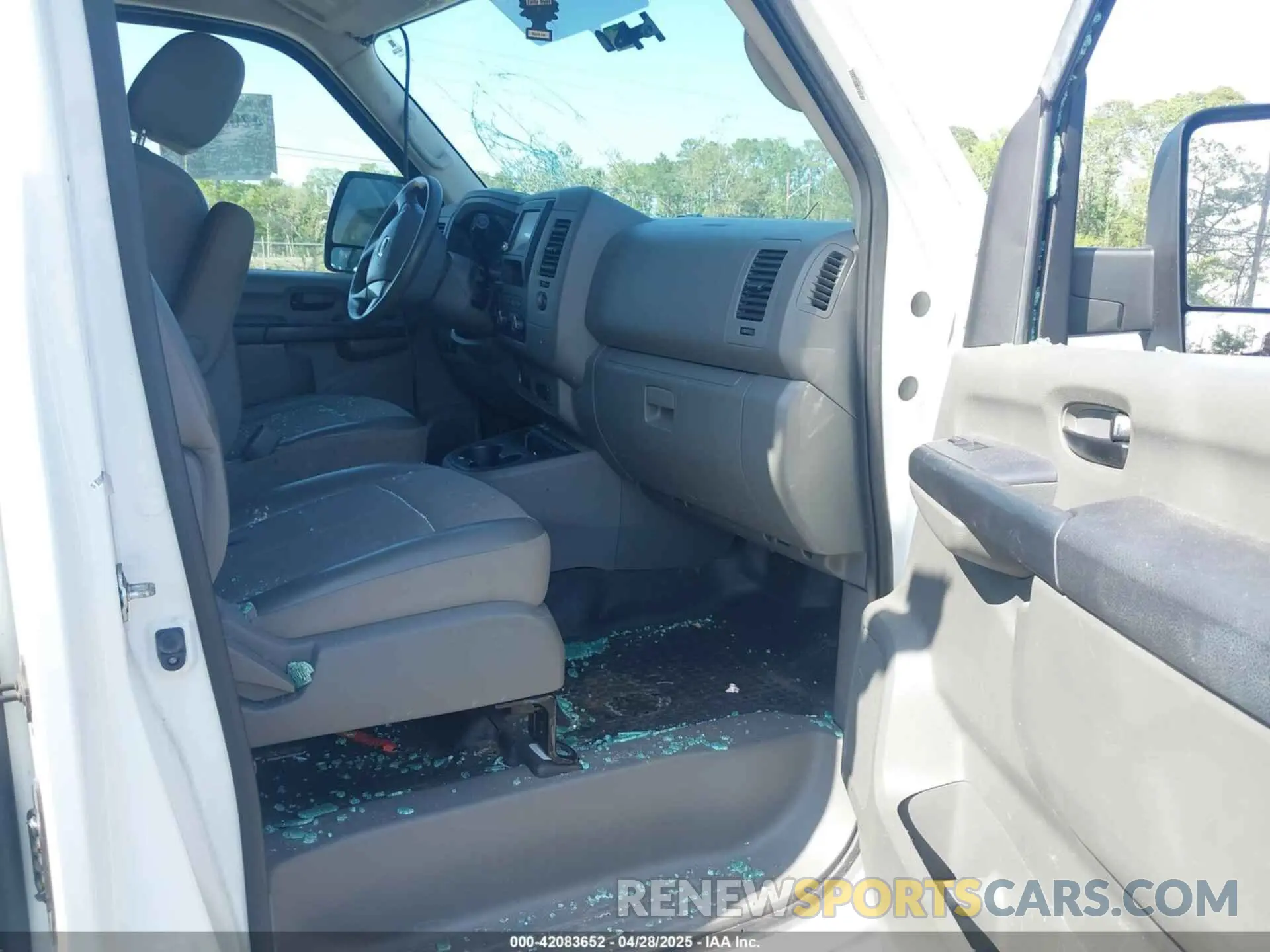 5 Photograph of a damaged car 1N6BF0LY2MN803410 NISSAN NV CARGO NV2500 HD 2021