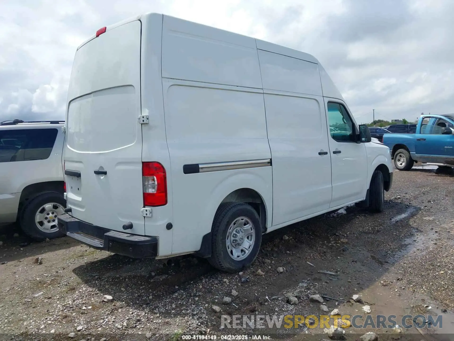4 Photograph of a damaged car 1N6BF0LY9MN808457 NISSAN NV CARGO NV2500 HD 2021