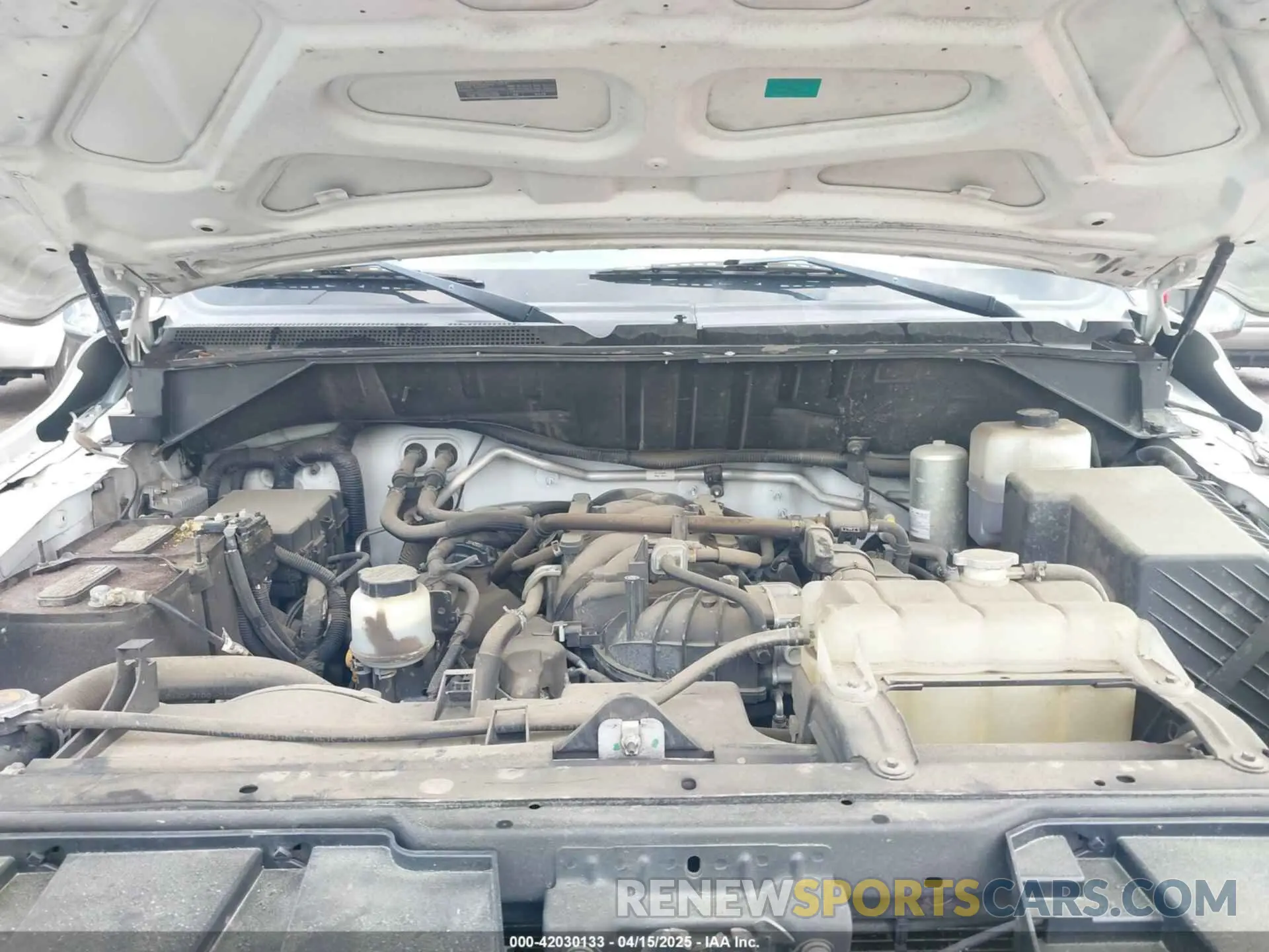 10 Photograph of a damaged car 1N6AF0LY0LN804839 NISSAN NV CARGO NV3500 HD 2020
