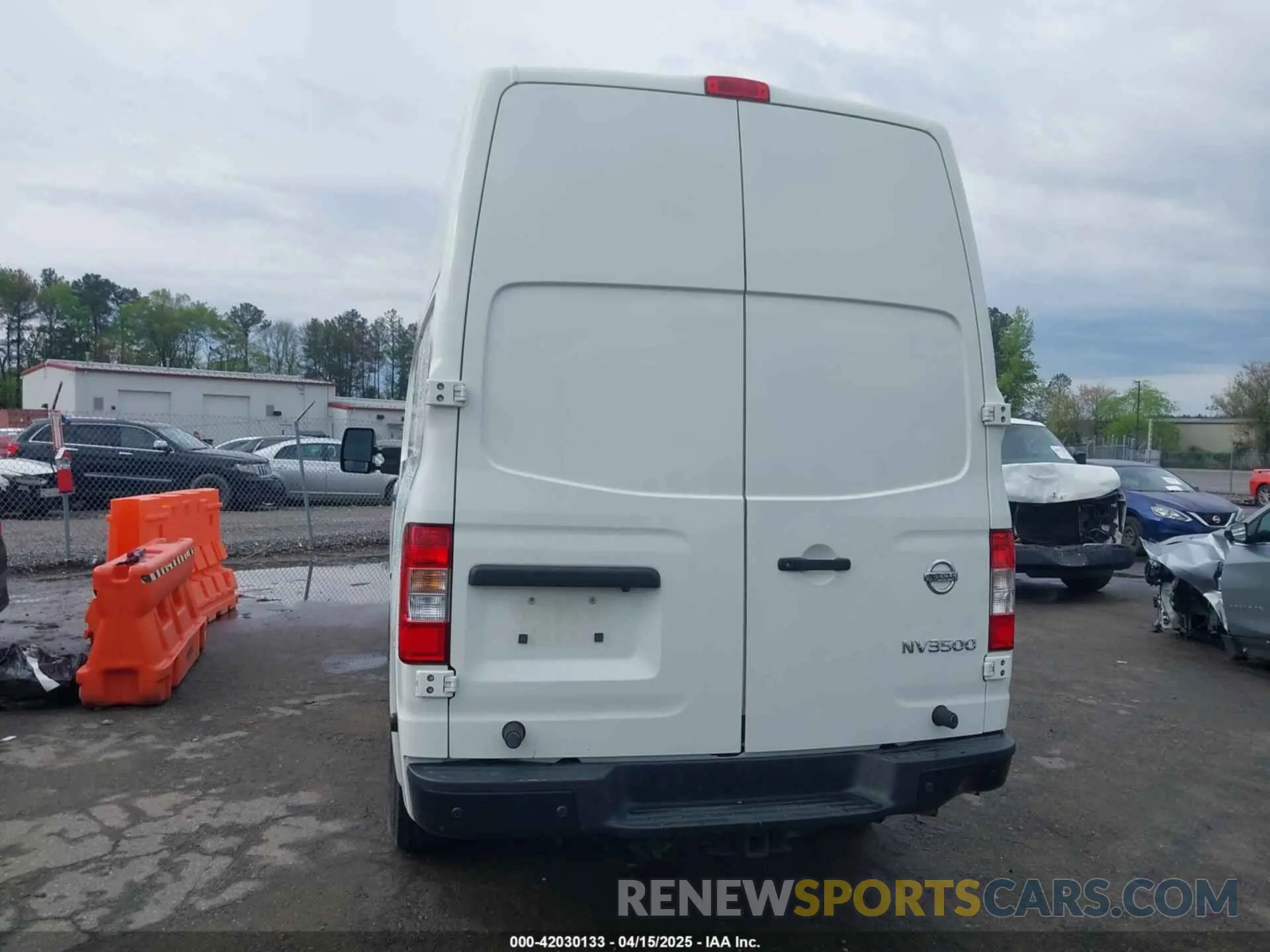 16 Photograph of a damaged car 1N6AF0LY0LN804839 NISSAN NV CARGO NV3500 HD 2020