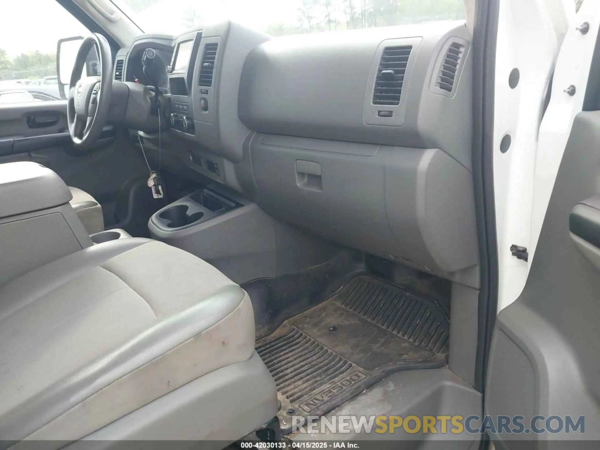 5 Photograph of a damaged car 1N6AF0LY0LN804839 NISSAN NV CARGO NV3500 HD 2020