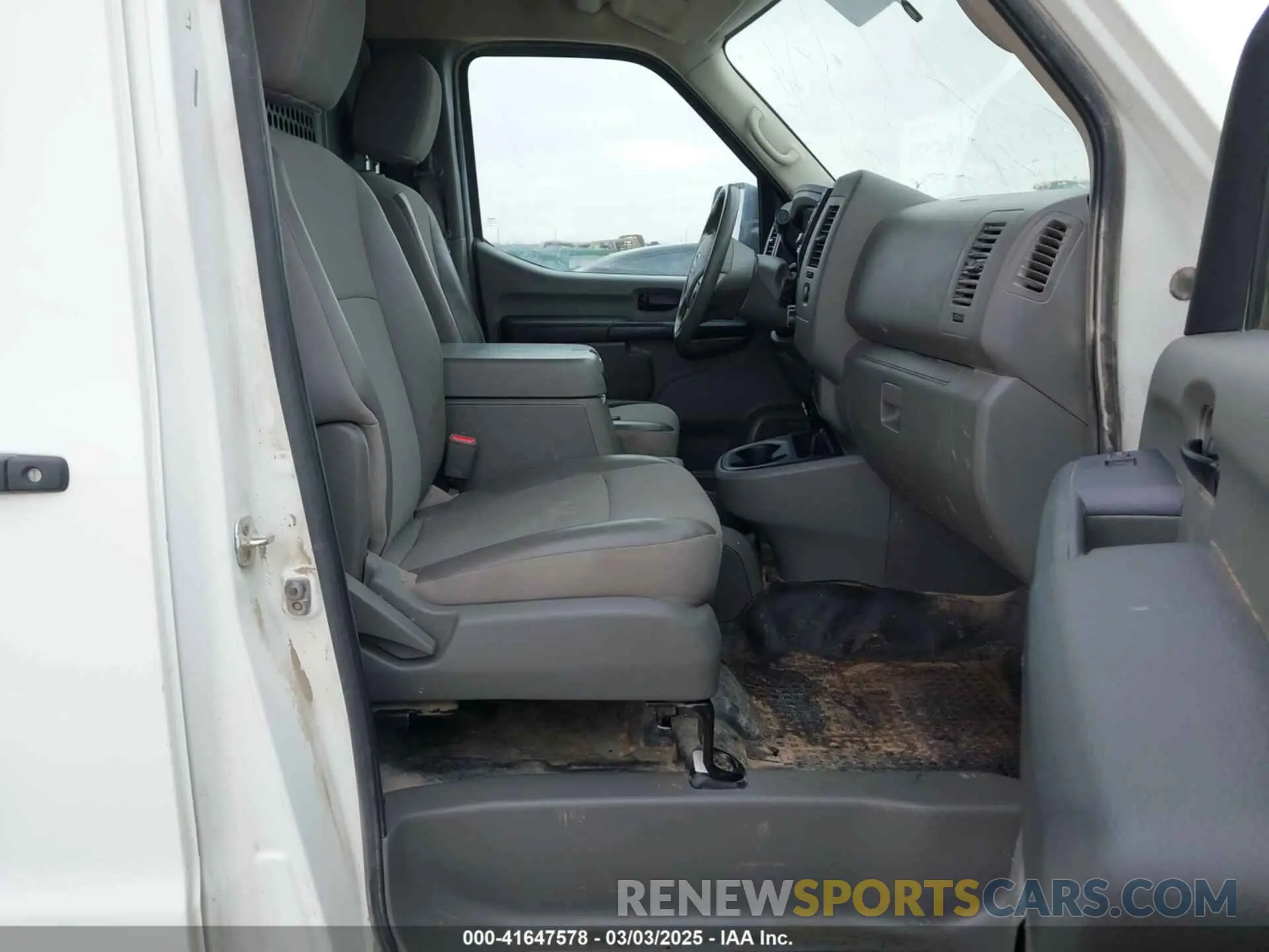5 Photograph of a damaged car 1N6AF0LY7MN803432 NISSAN NV CARGO NV3500 HD 2021