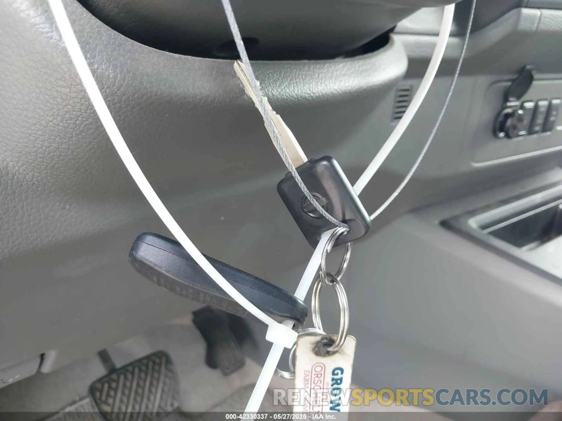 11 Photograph of a damaged car 5BZAF0AA2KN852771 NISSAN NV PASSENGER NV3500 HD 2019
