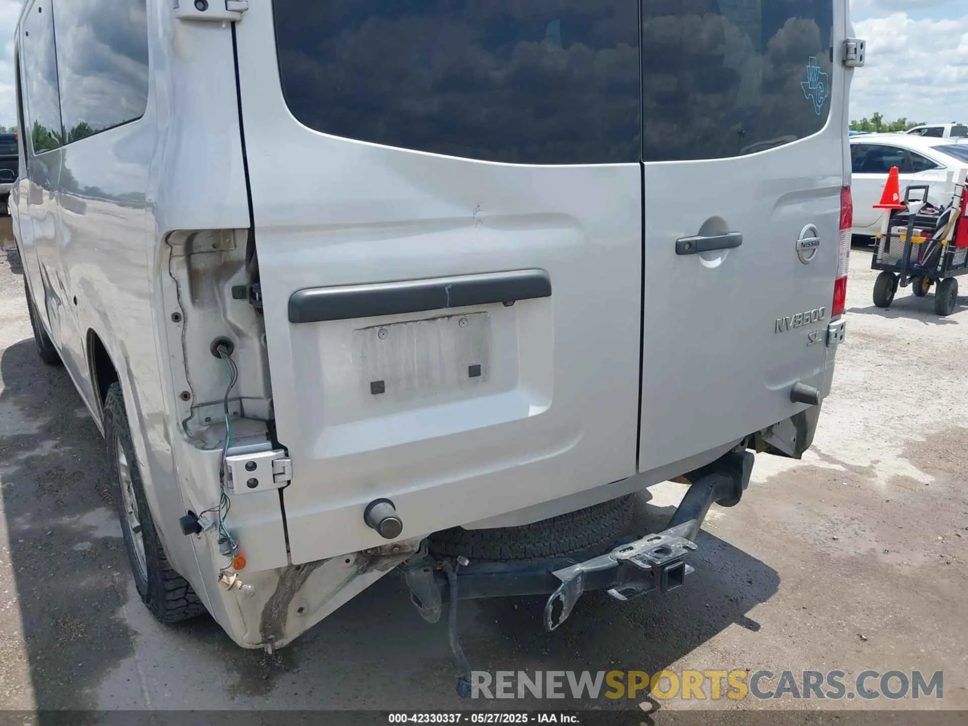 6 Photograph of a damaged car 5BZAF0AA2KN852771 NISSAN NV PASSENGER NV3500 HD 2019