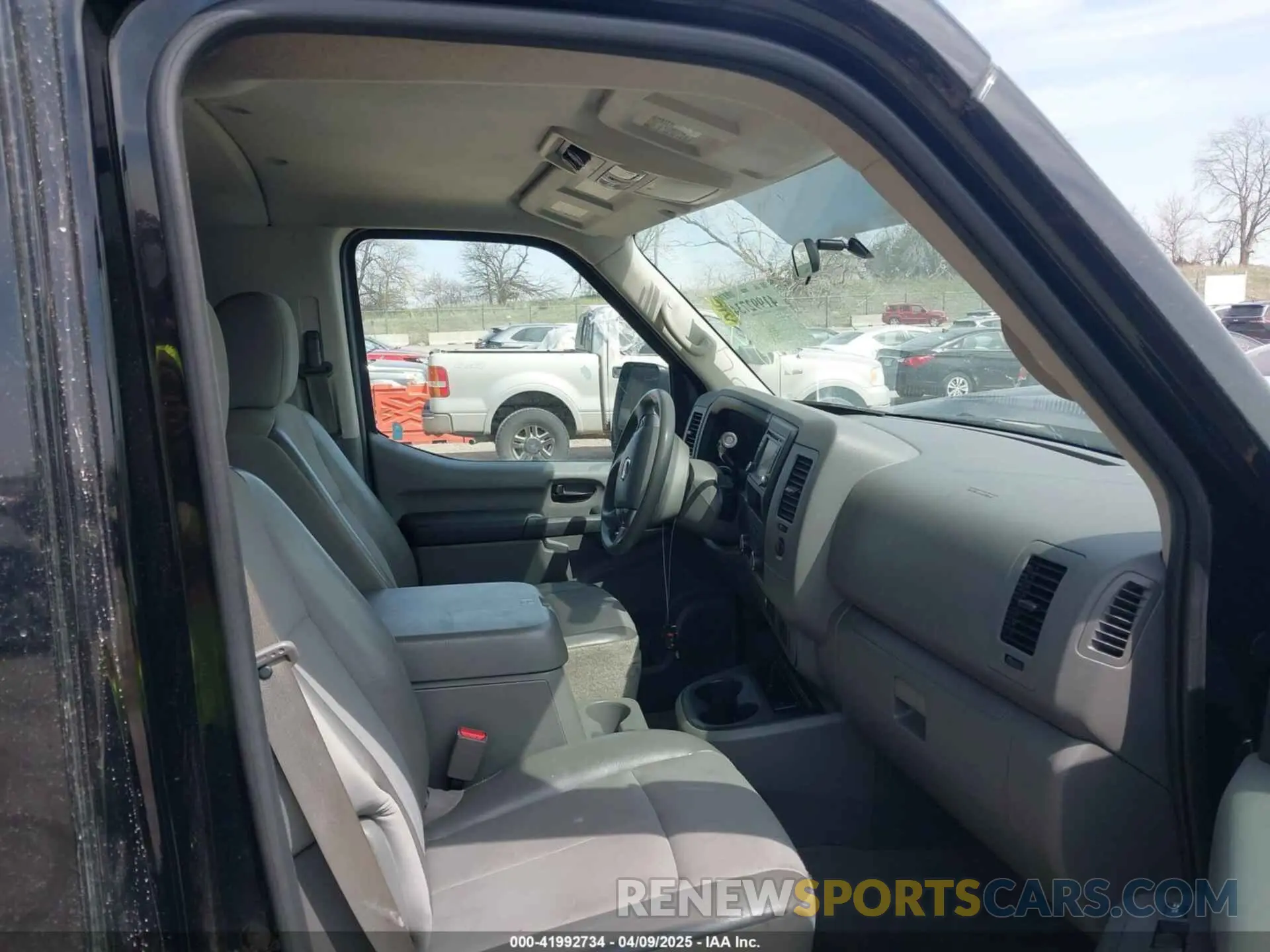 5 Photograph of a damaged car 5BZBF0AA6KN851451 NISSAN NV PASSENGER NV3500 HD 2019
