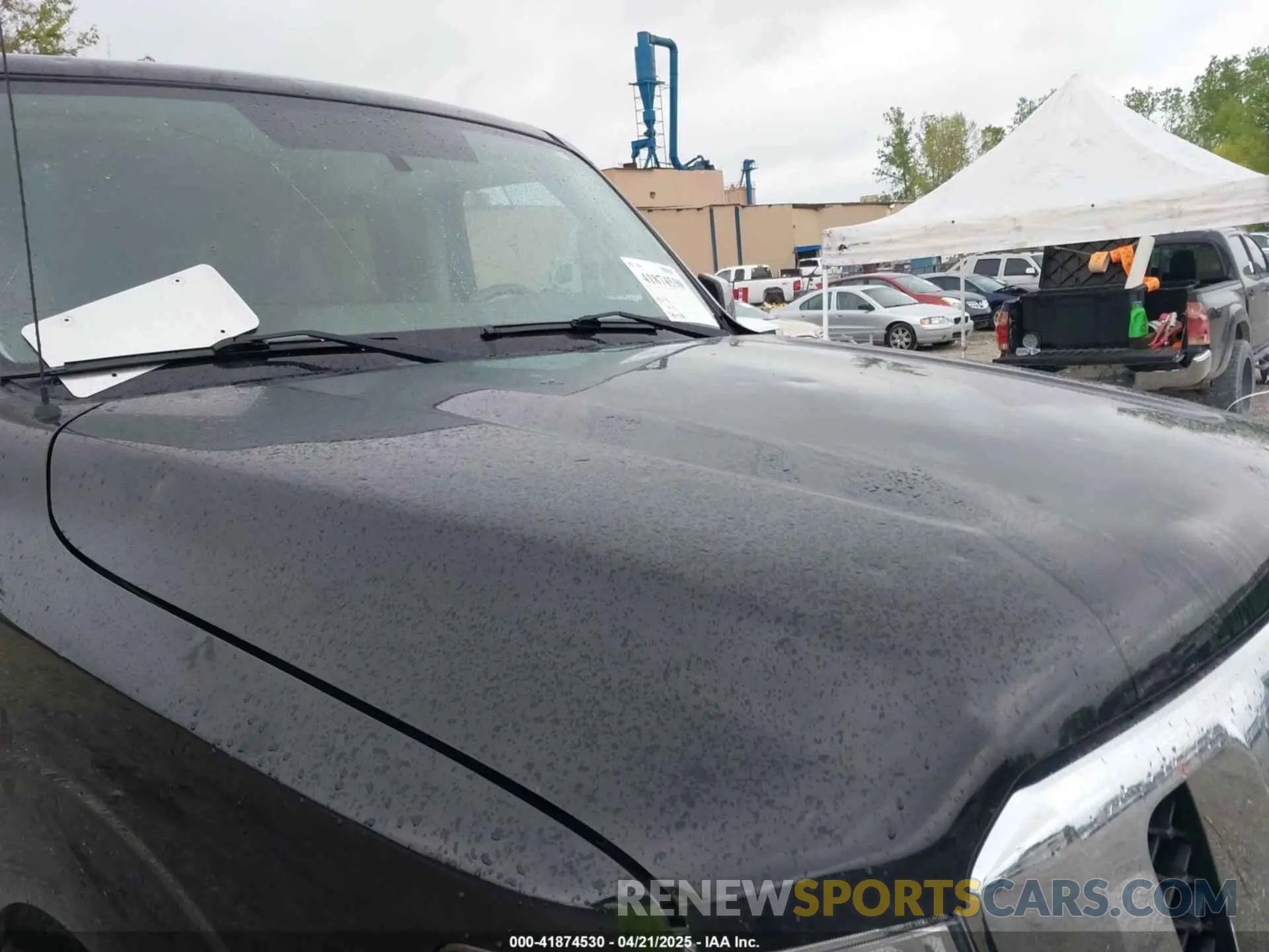17 Photograph of a damaged car 5BZAF0AA3LN851565 NISSAN NV PASSENGER NV3500 HD 2020