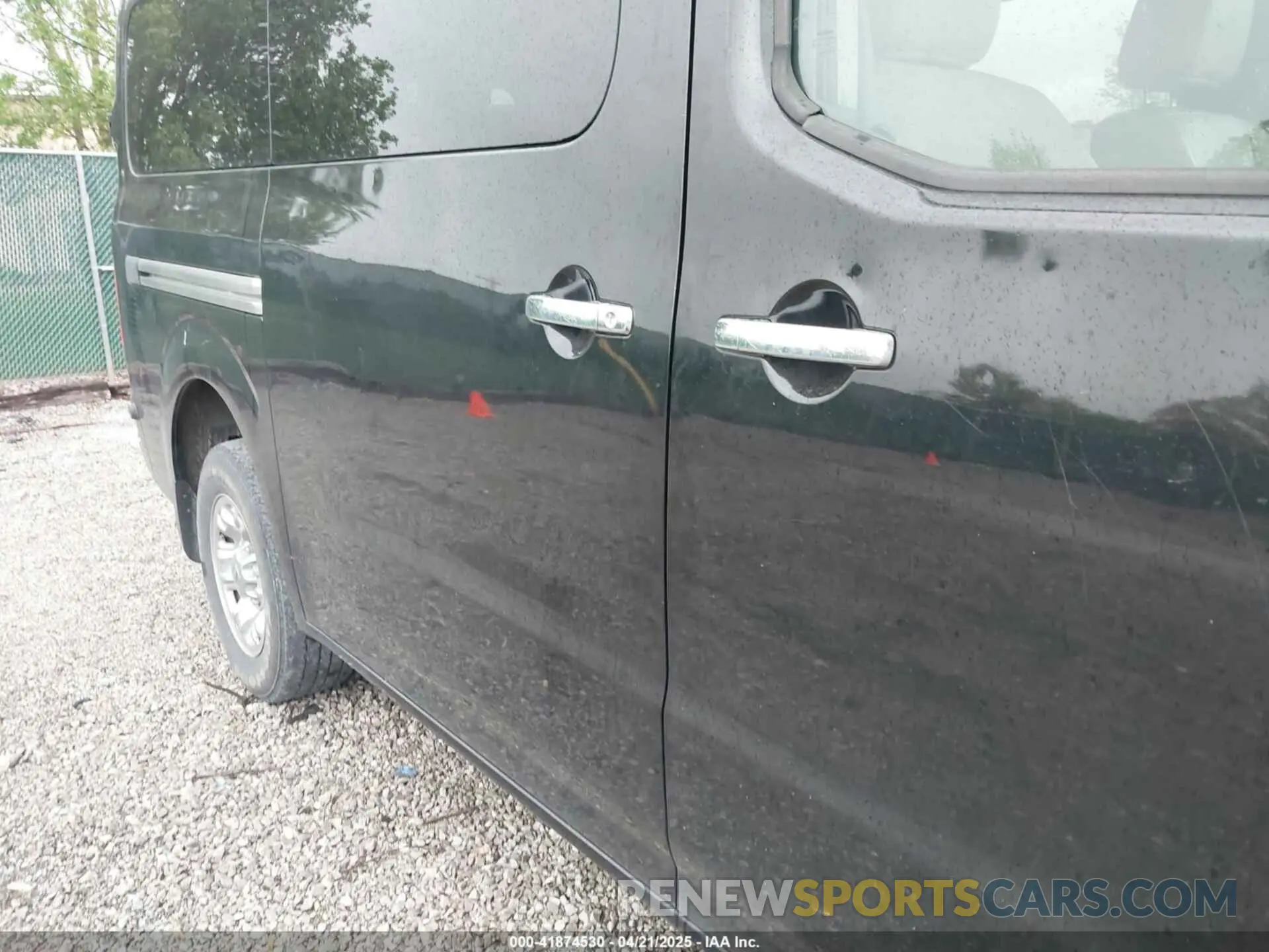 18 Photograph of a damaged car 5BZAF0AA3LN851565 NISSAN NV PASSENGER NV3500 HD 2020