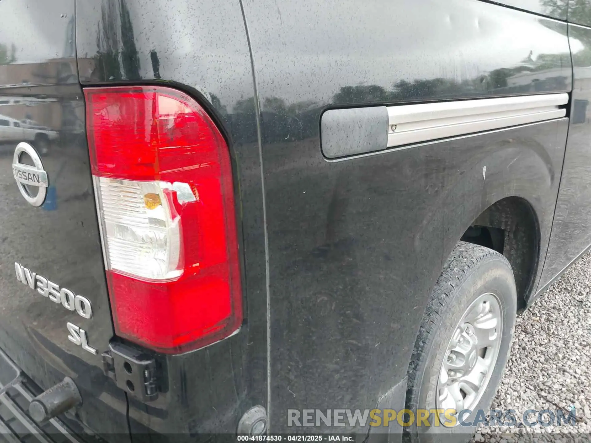19 Photograph of a damaged car 5BZAF0AA3LN851565 NISSAN NV PASSENGER NV3500 HD 2020