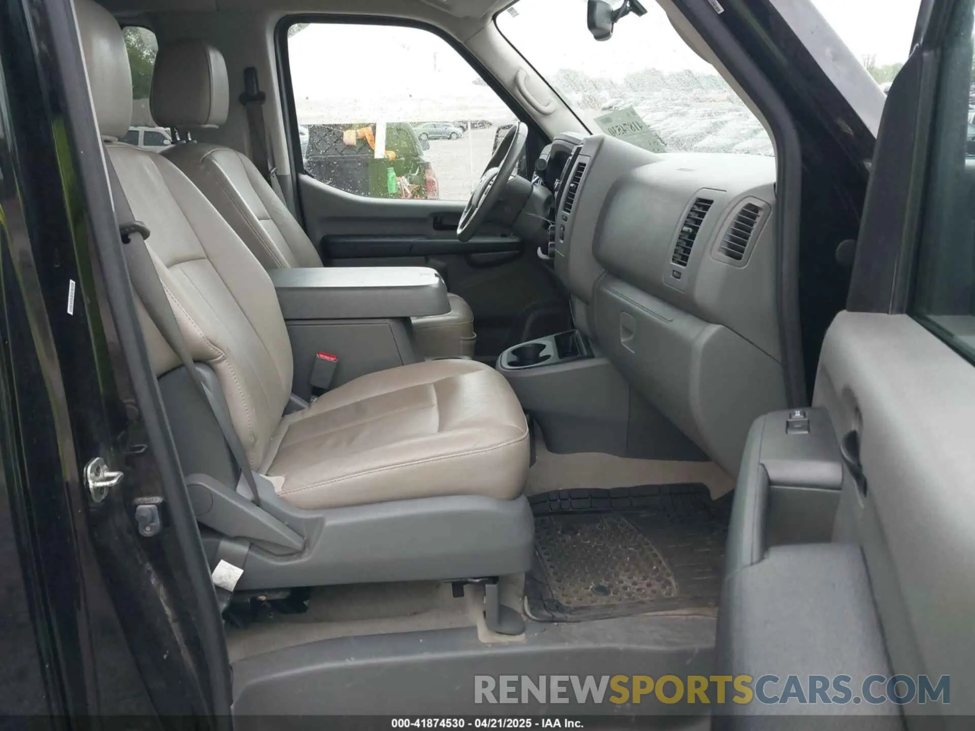 5 Photograph of a damaged car 5BZAF0AA3LN851565 NISSAN NV PASSENGER NV3500 HD 2020