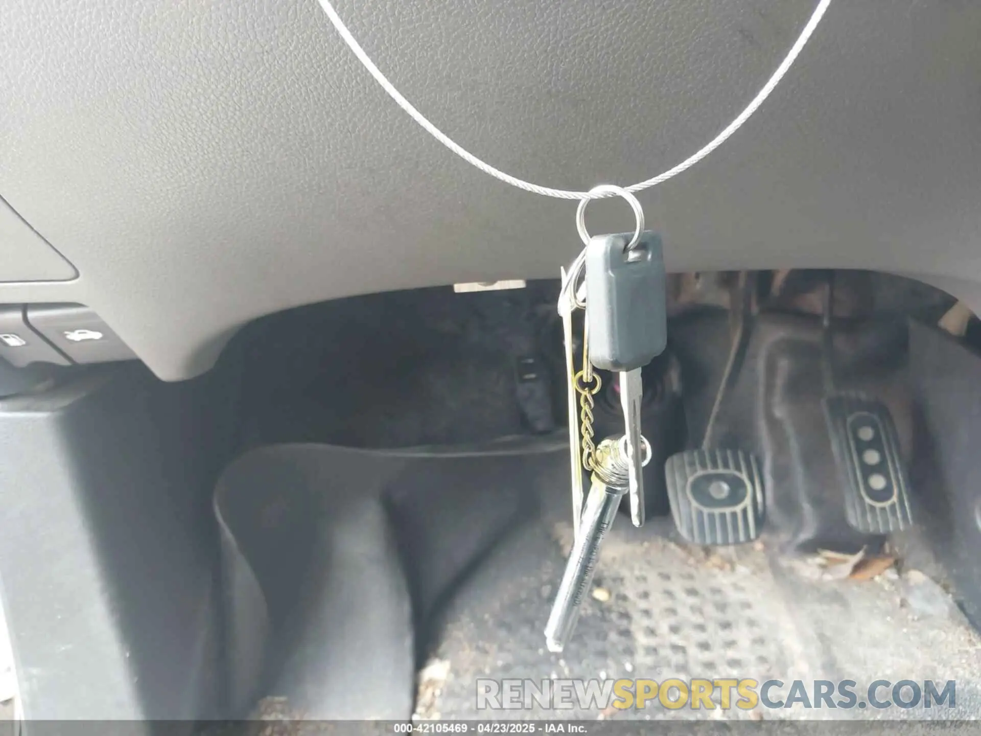 11 Photograph of a damaged car 3N6CM0KN0KK701673 NISSAN NV200 2019