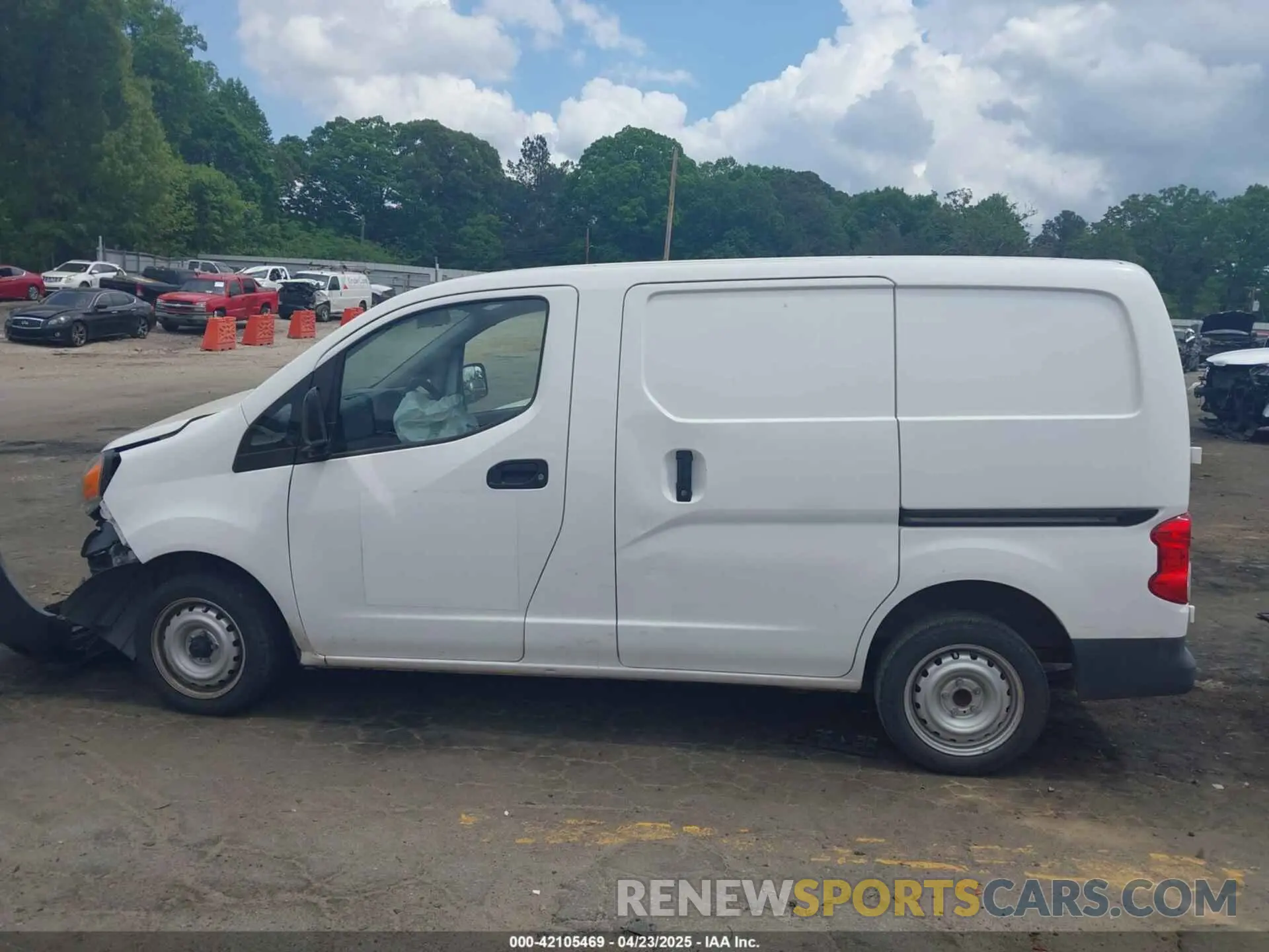 14 Photograph of a damaged car 3N6CM0KN0KK701673 NISSAN NV200 2019