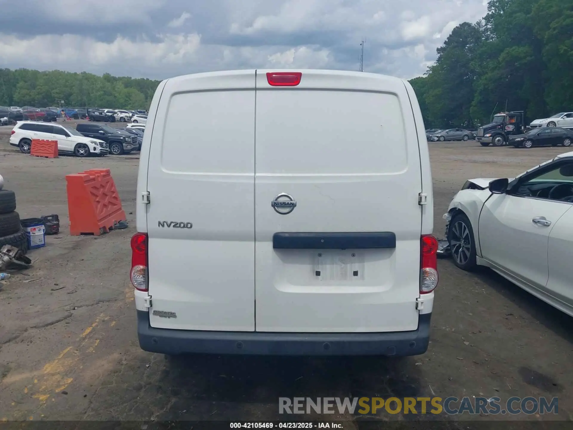 16 Photograph of a damaged car 3N6CM0KN0KK701673 NISSAN NV200 2019
