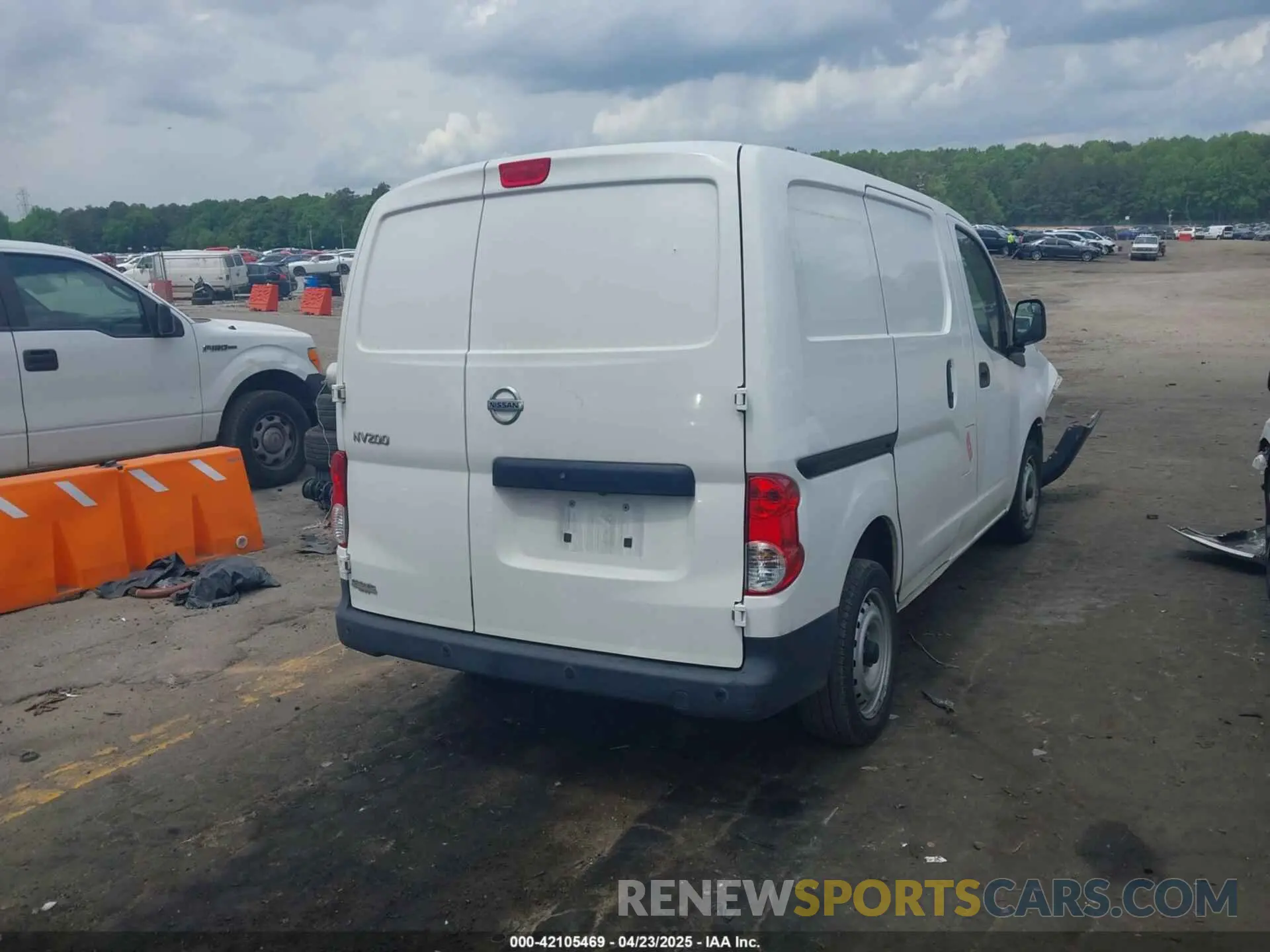 4 Photograph of a damaged car 3N6CM0KN0KK701673 NISSAN NV200 2019