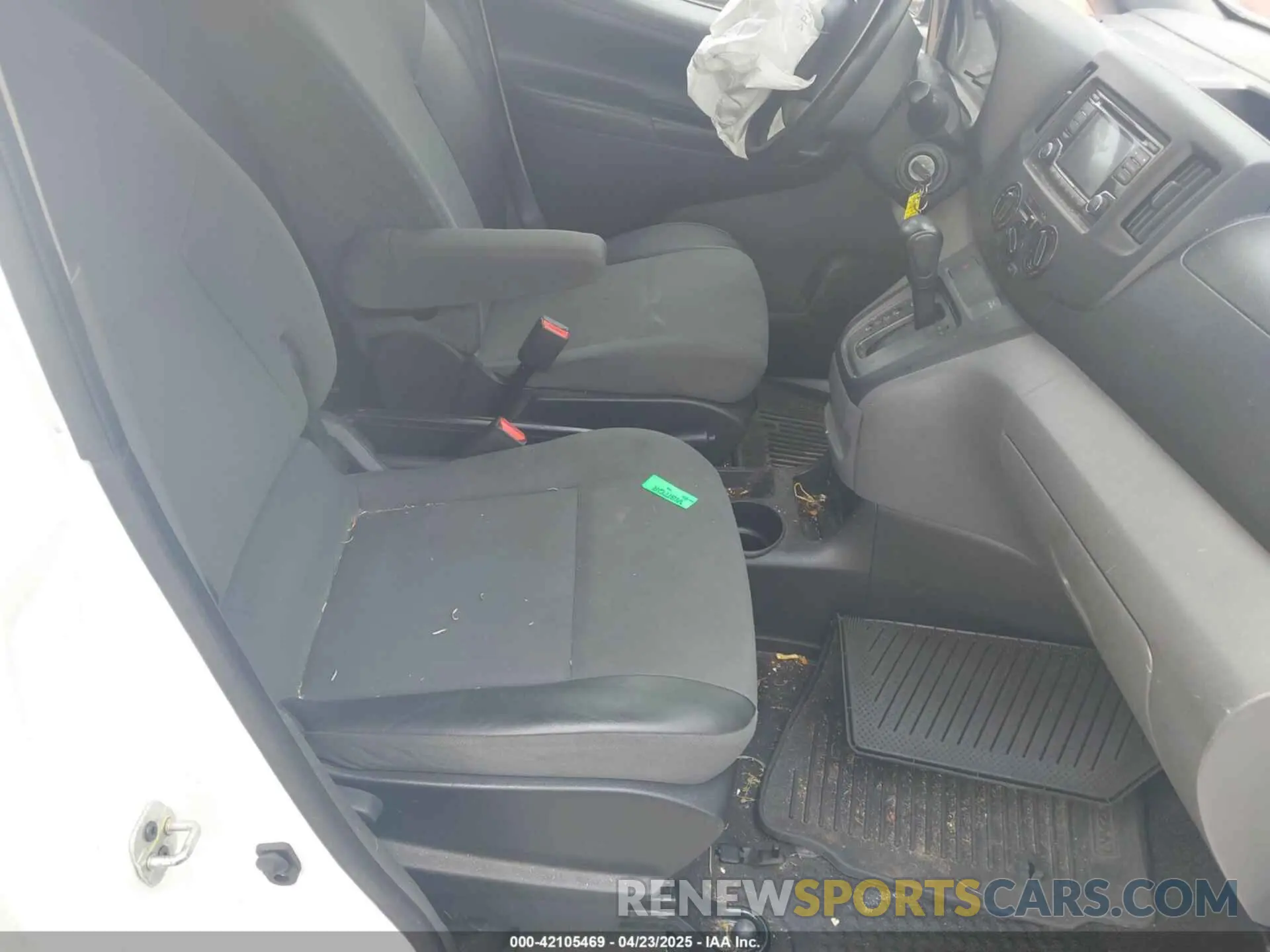 5 Photograph of a damaged car 3N6CM0KN0KK701673 NISSAN NV200 2019