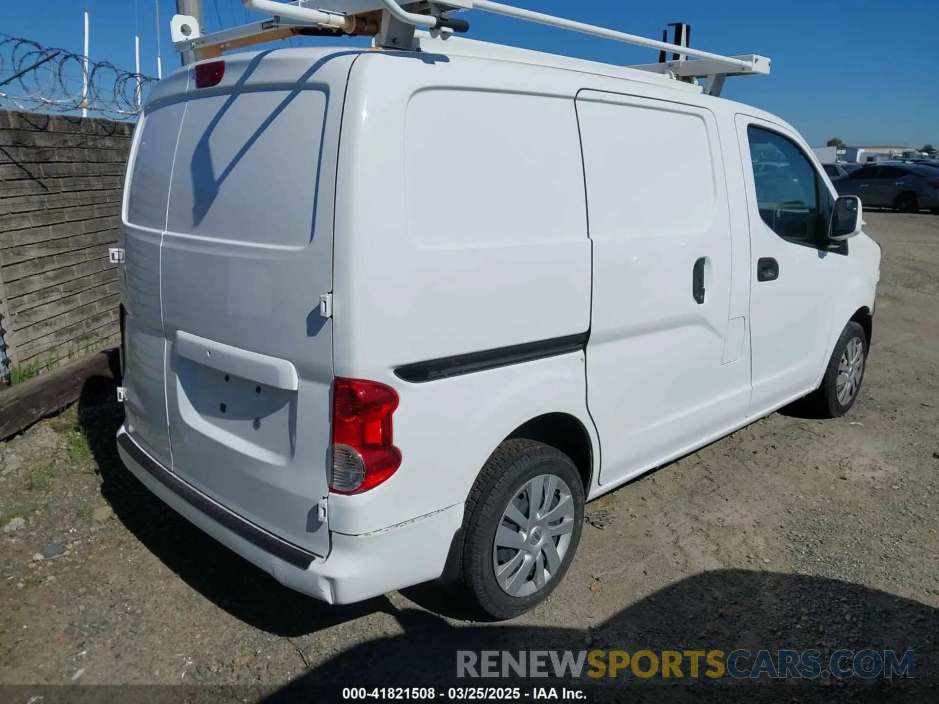 4 Photograph of a damaged car 3N6CM0KN1KK699268 NISSAN NV200 2019