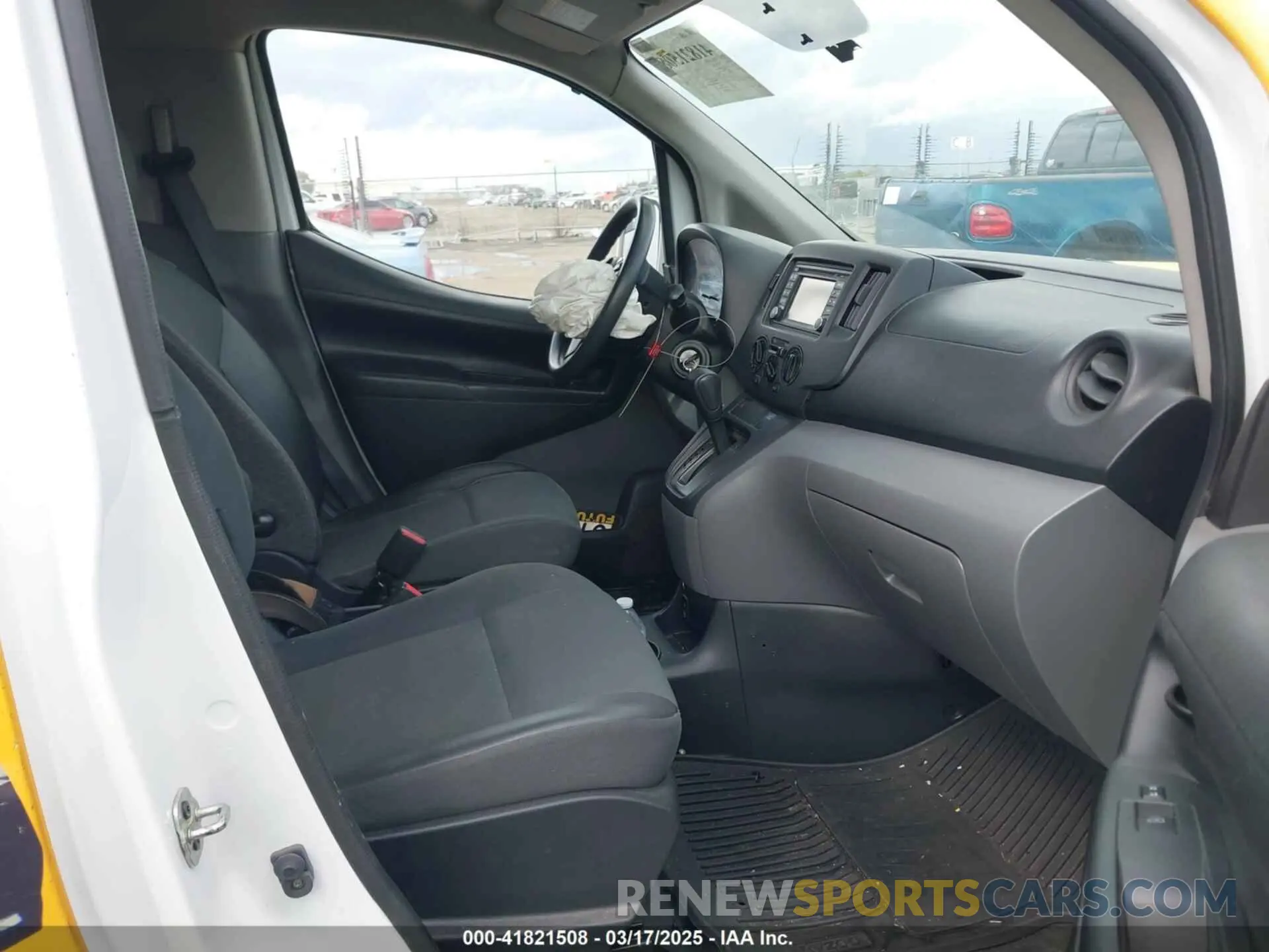 5 Photograph of a damaged car 3N6CM0KN1KK699268 NISSAN NV200 2019