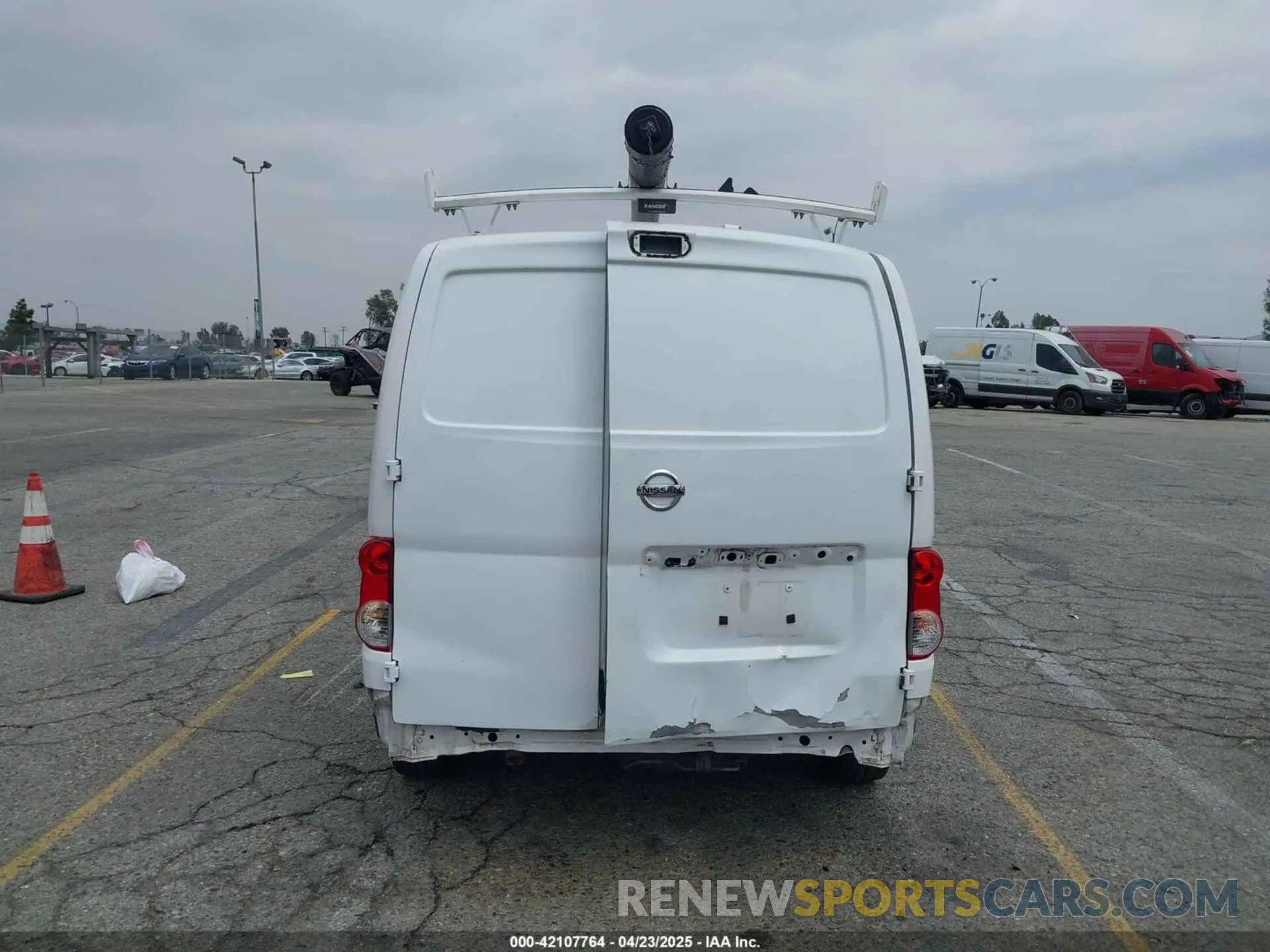 17 Photograph of a damaged car 3N6CM0KN2KK704140 NISSAN NV200 2019