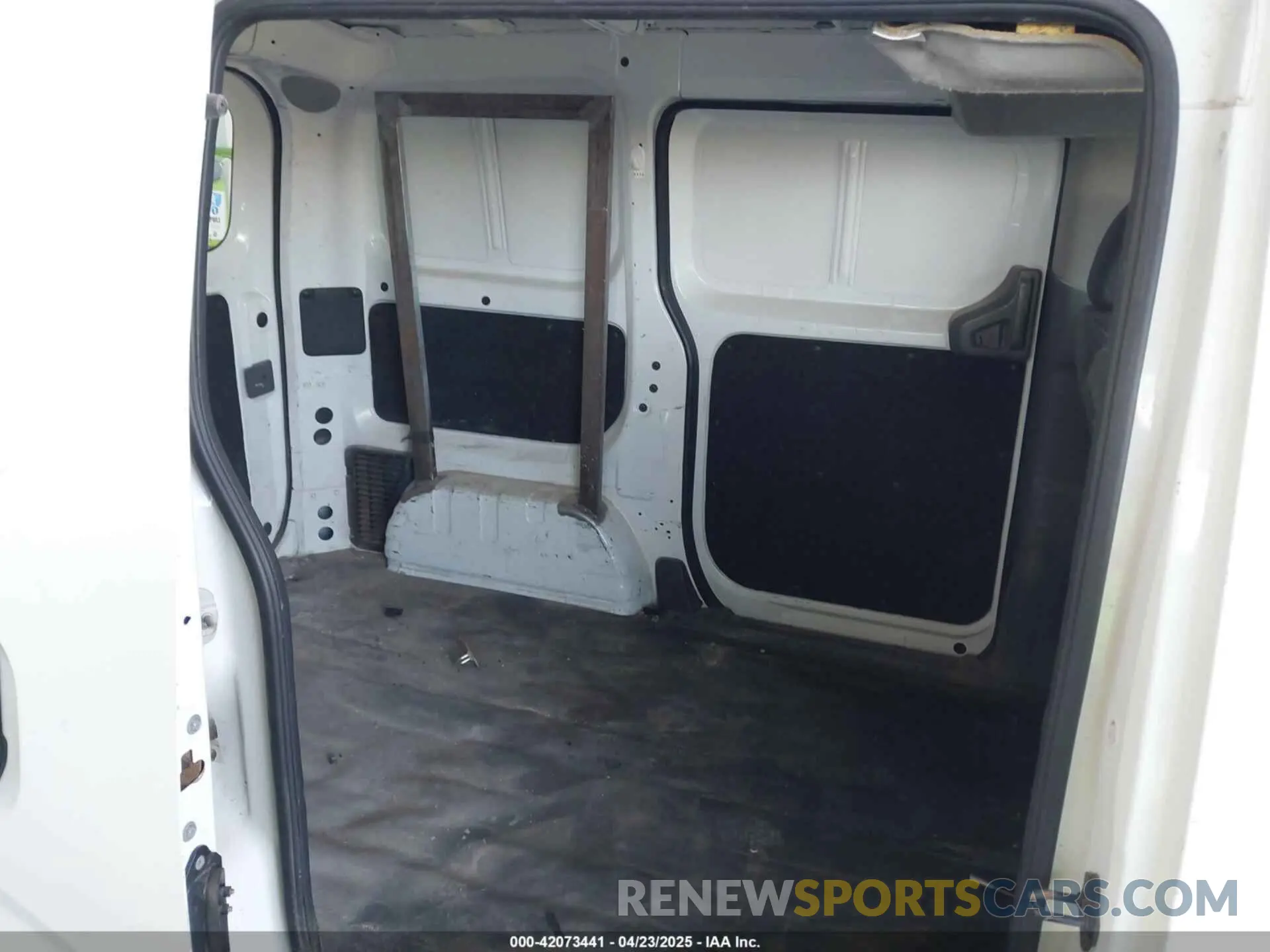 8 Photograph of a damaged car 3N6CM0KN2KK704249 NISSAN NV200 2019