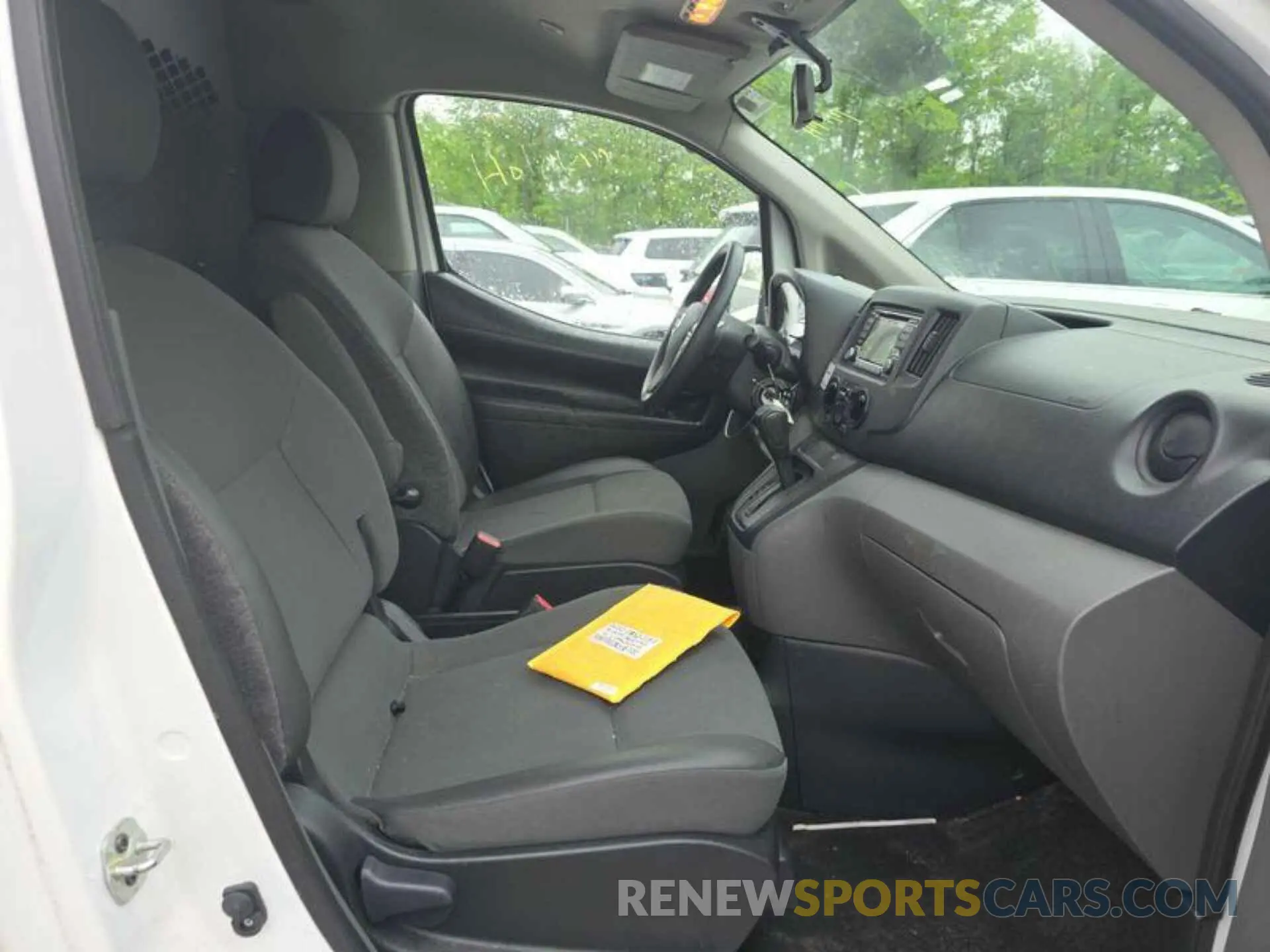 27 Photograph of a damaged car 3N6CM0KN2KK704512 NISSAN NV200 2019