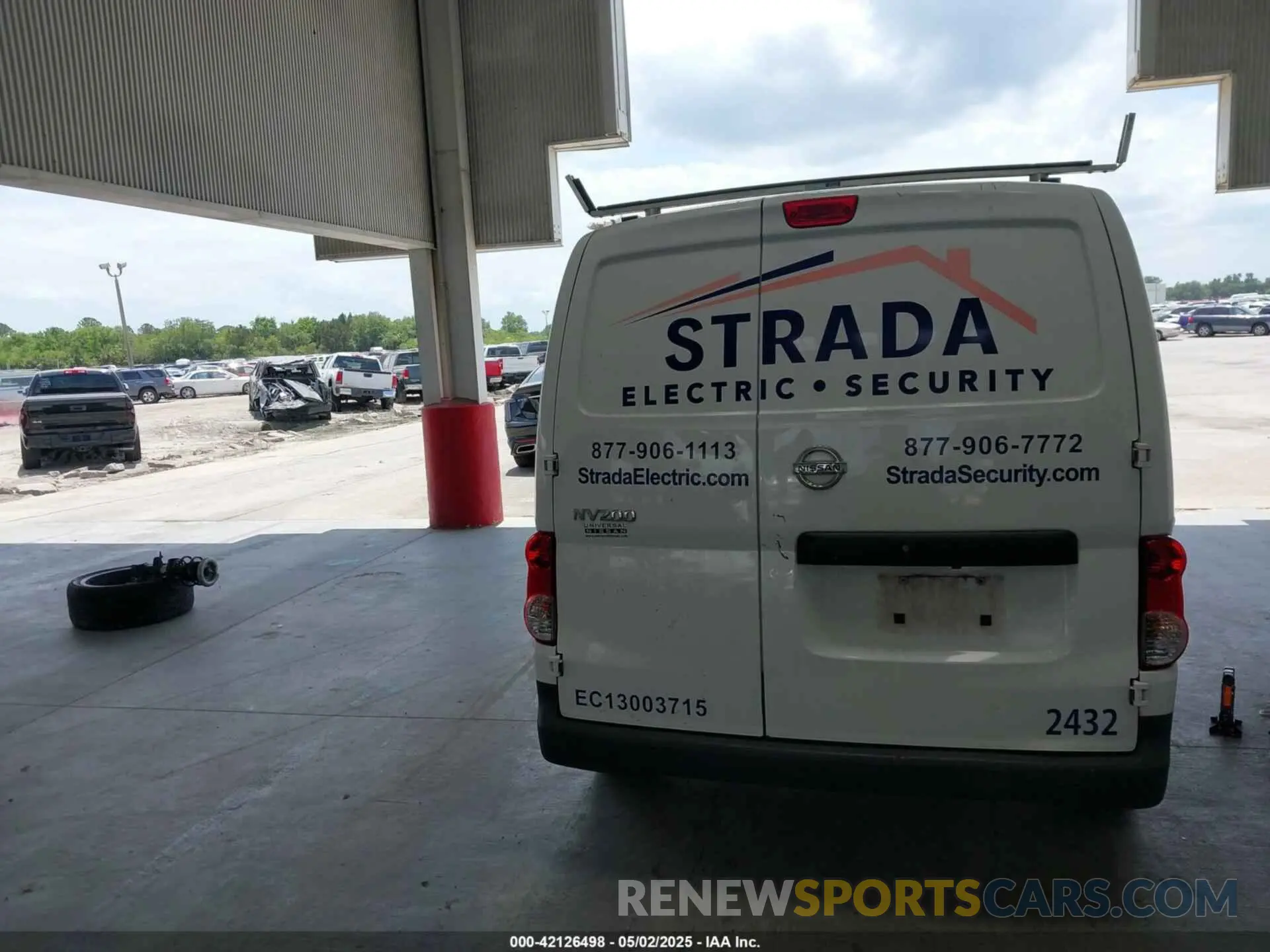 17 Photograph of a damaged car 3N6CM0KN2KK710598 NISSAN NV200 2019