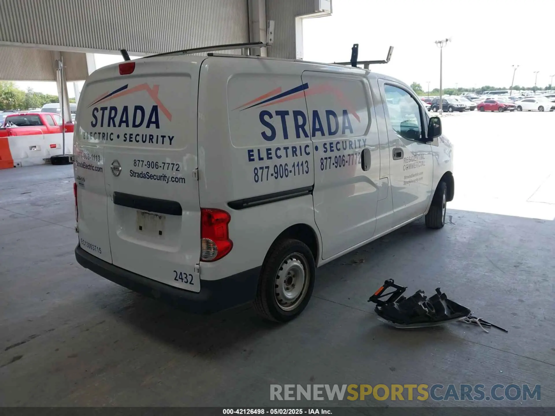 4 Photograph of a damaged car 3N6CM0KN2KK710598 NISSAN NV200 2019