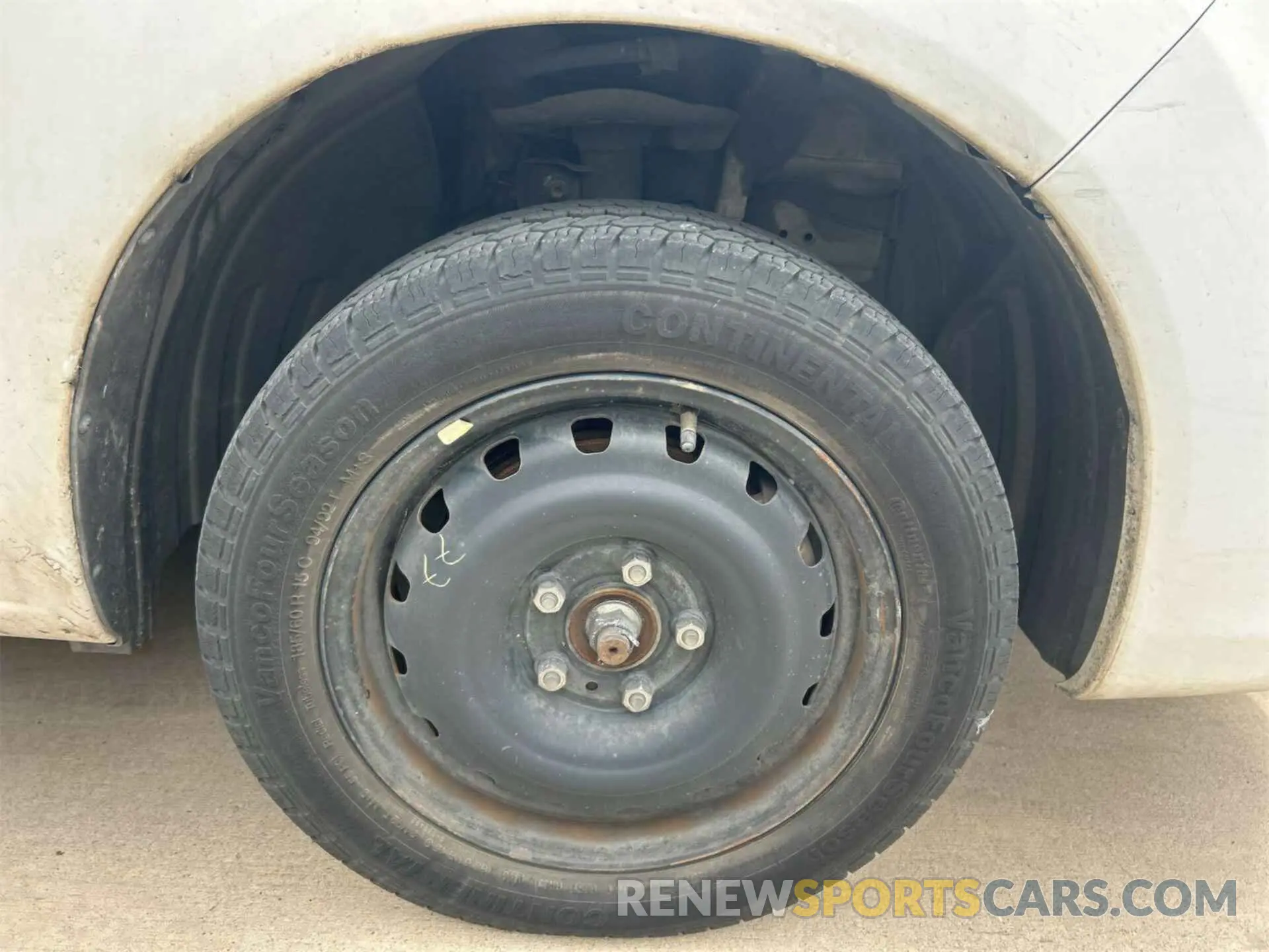 14 Photograph of a damaged car 3N6CM0KN2KK710830 NISSAN NV200 2019