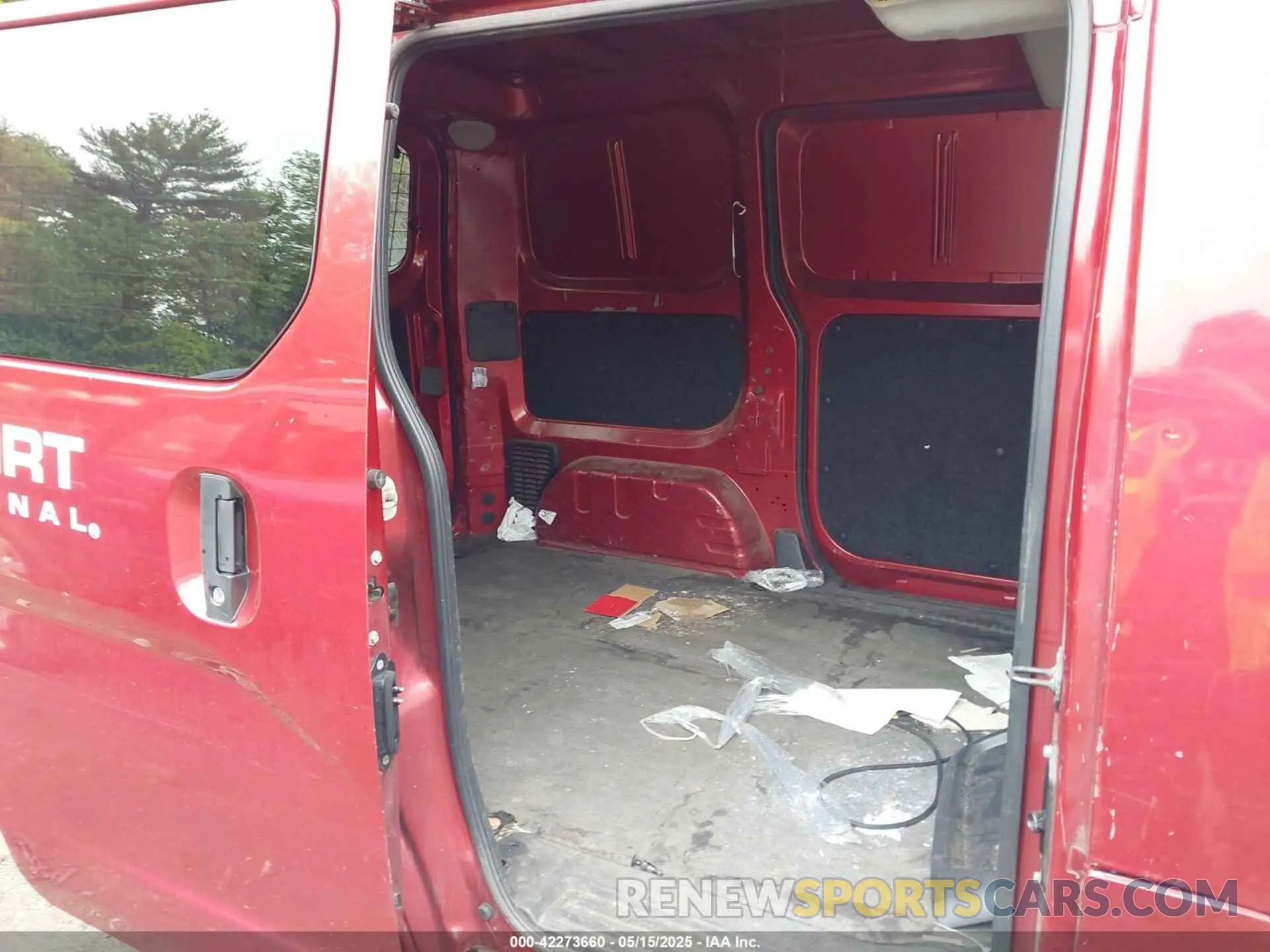 8 Photograph of a damaged car 3N6CM0KN3KK694587 NISSAN NV200 2019